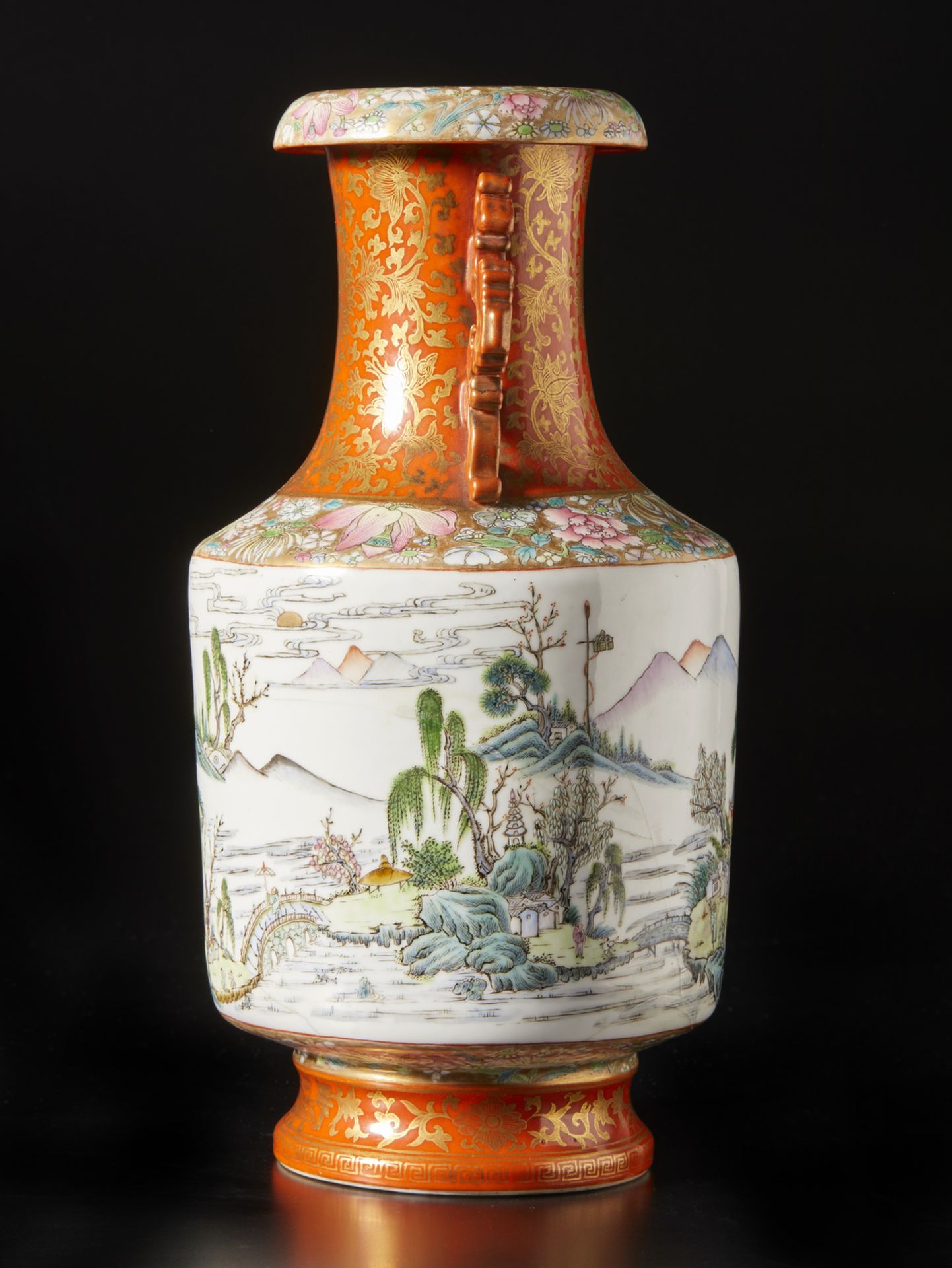Arte Cinese  A famille rose porcelain vase China, Republic period. - Bild 2 aus 6
