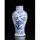 Arte Cinese A blue and white porcelain balauster vaseChina, 17th century.