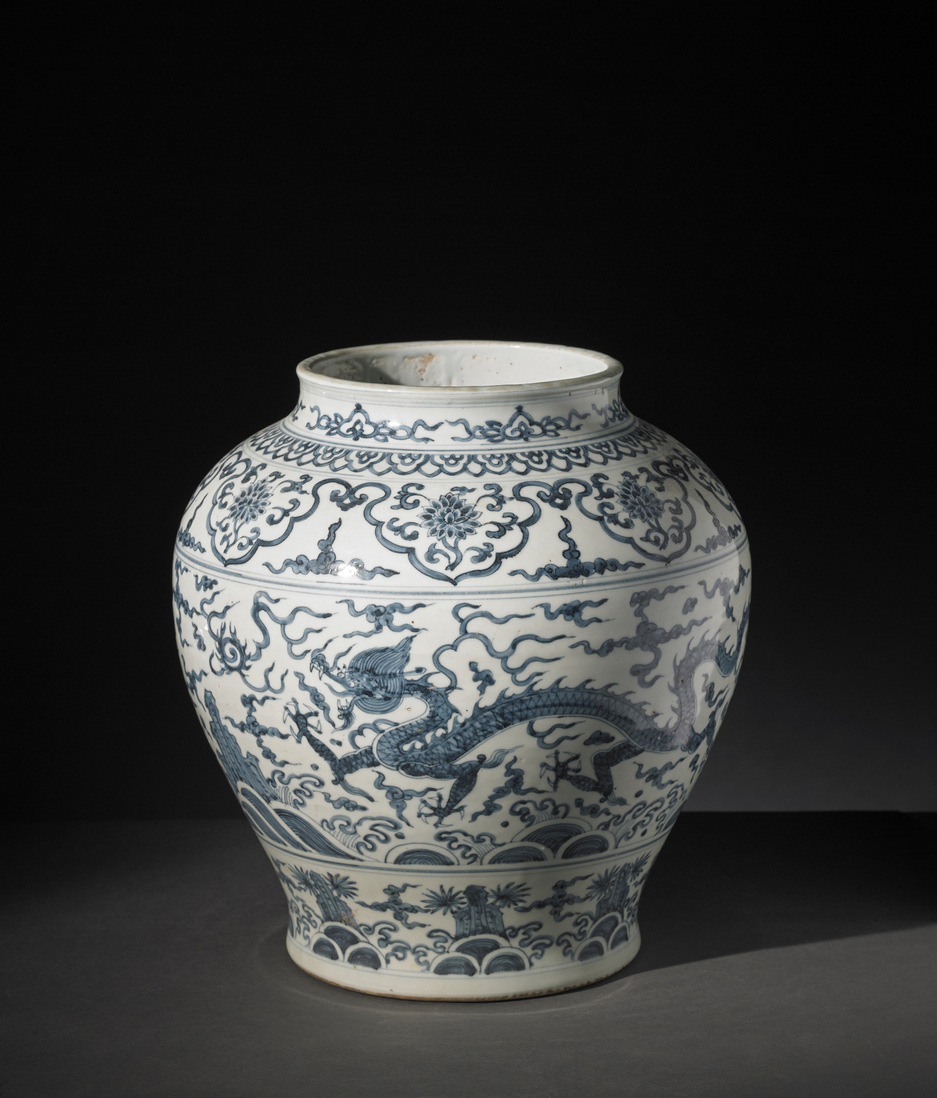 Arte Cinese Large blue and white jarChina, Ming dynasty, 16th century or later . - Image 4 of 4