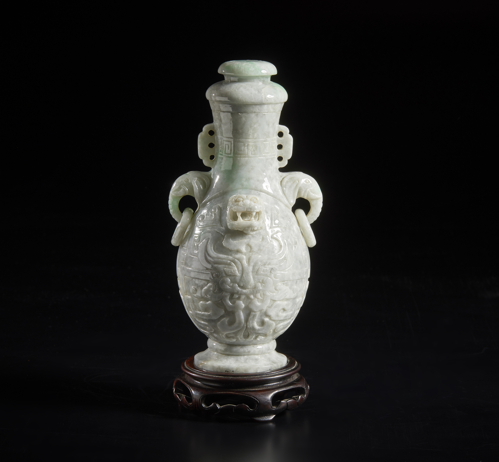 Arte Cinese A white and green jadeite bottle vase with coverChina, 20th century . - Image 4 of 5