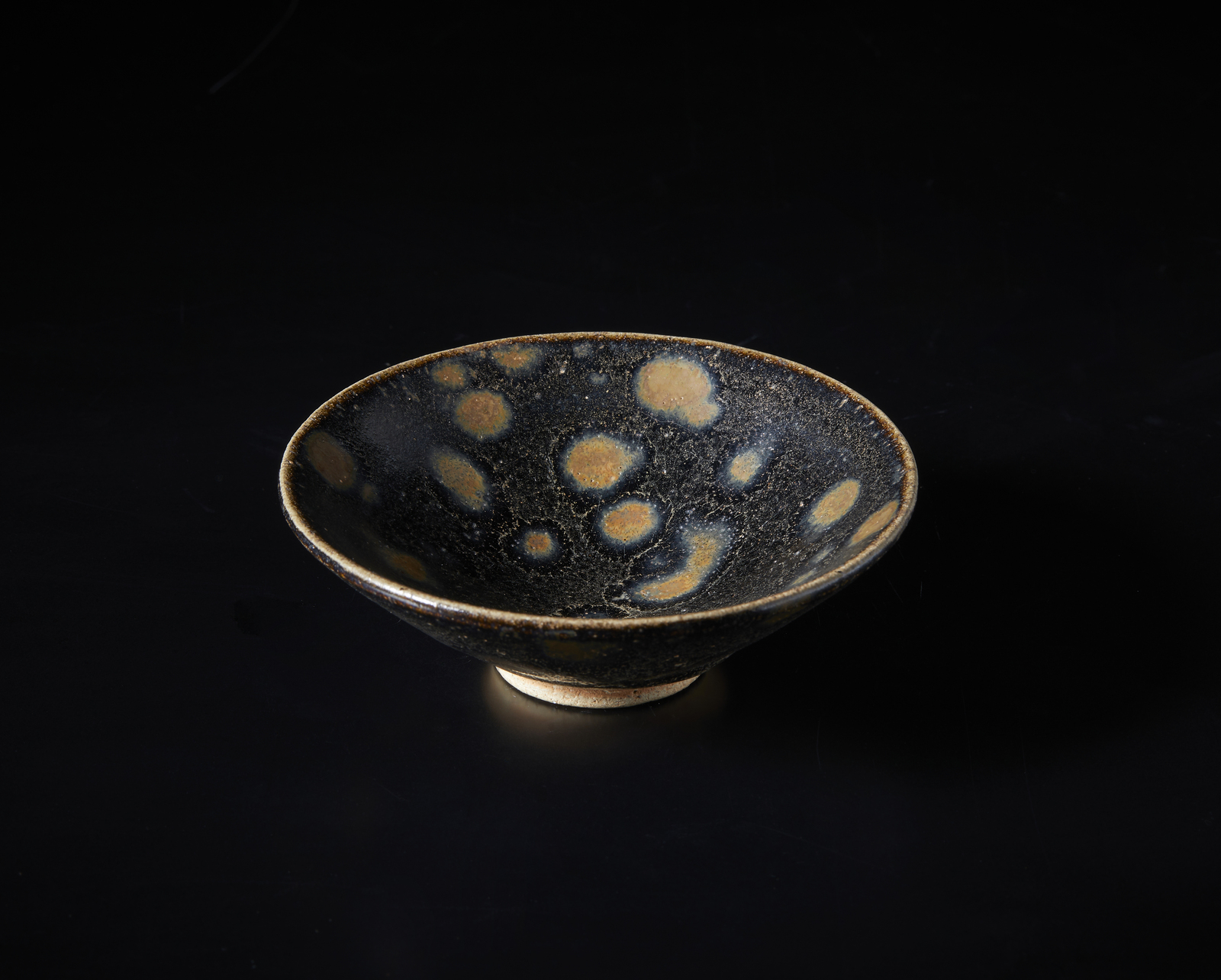 Arte Cinese A fine jianyao black and yellow dotted bowlChina, Song dynasty, 12th century . - Image 2 of 3