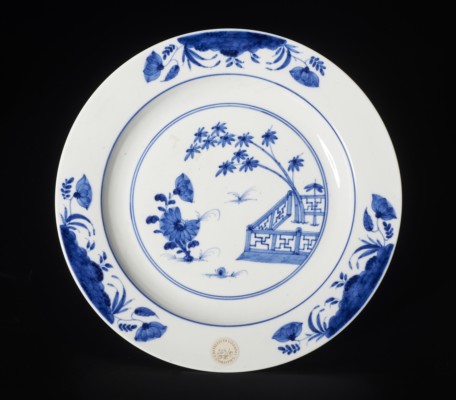 Arte Cinese Three large blue and white porcelain dishesCina, Qing, Kangxi period, 17th/18th century - Image 6 of 7