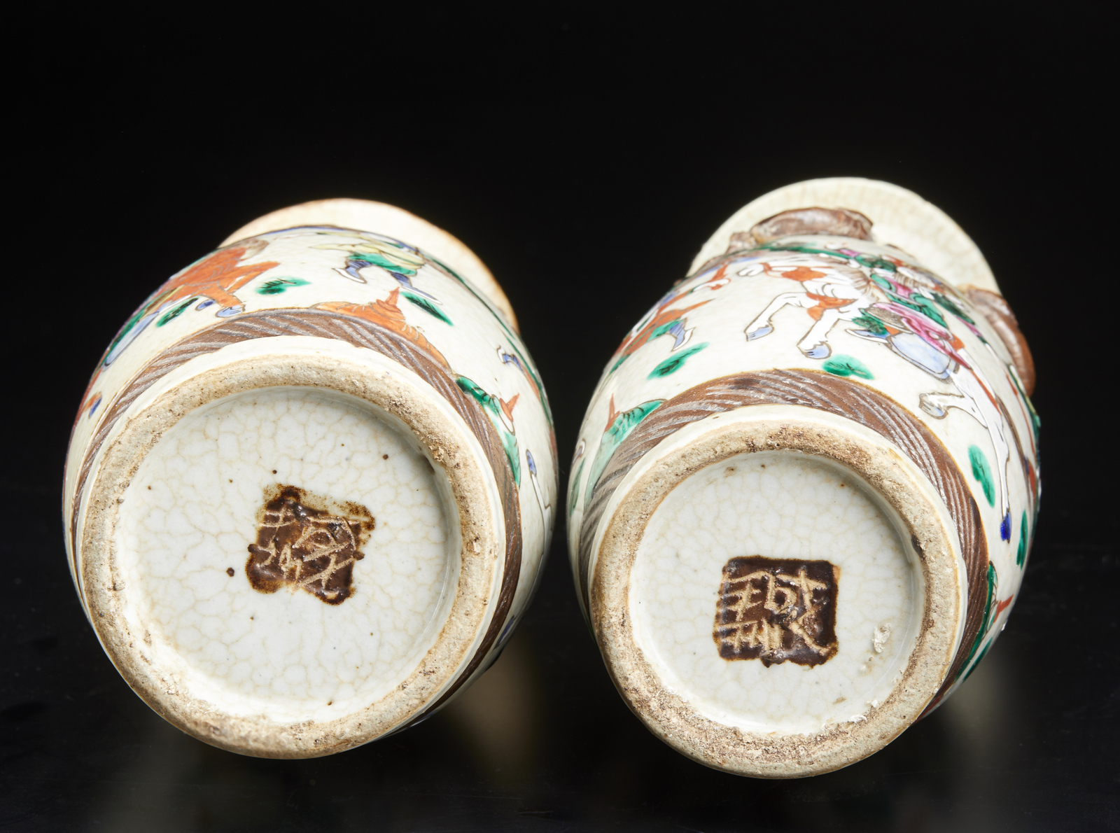 Arte Cinese A pair of baluster porcelain vases painted with characters.China, Qing dynasty, 19th ce - Image 3 of 3