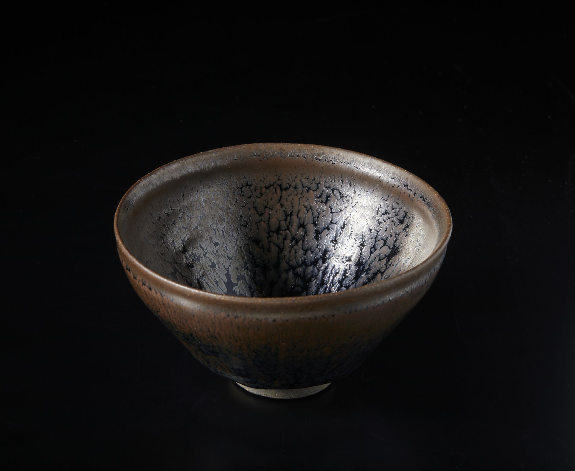 Arte Cinese  A jianyao oil spotted pottery bowlChina, Song dynasty, 12th century . - Bild 3 aus 4