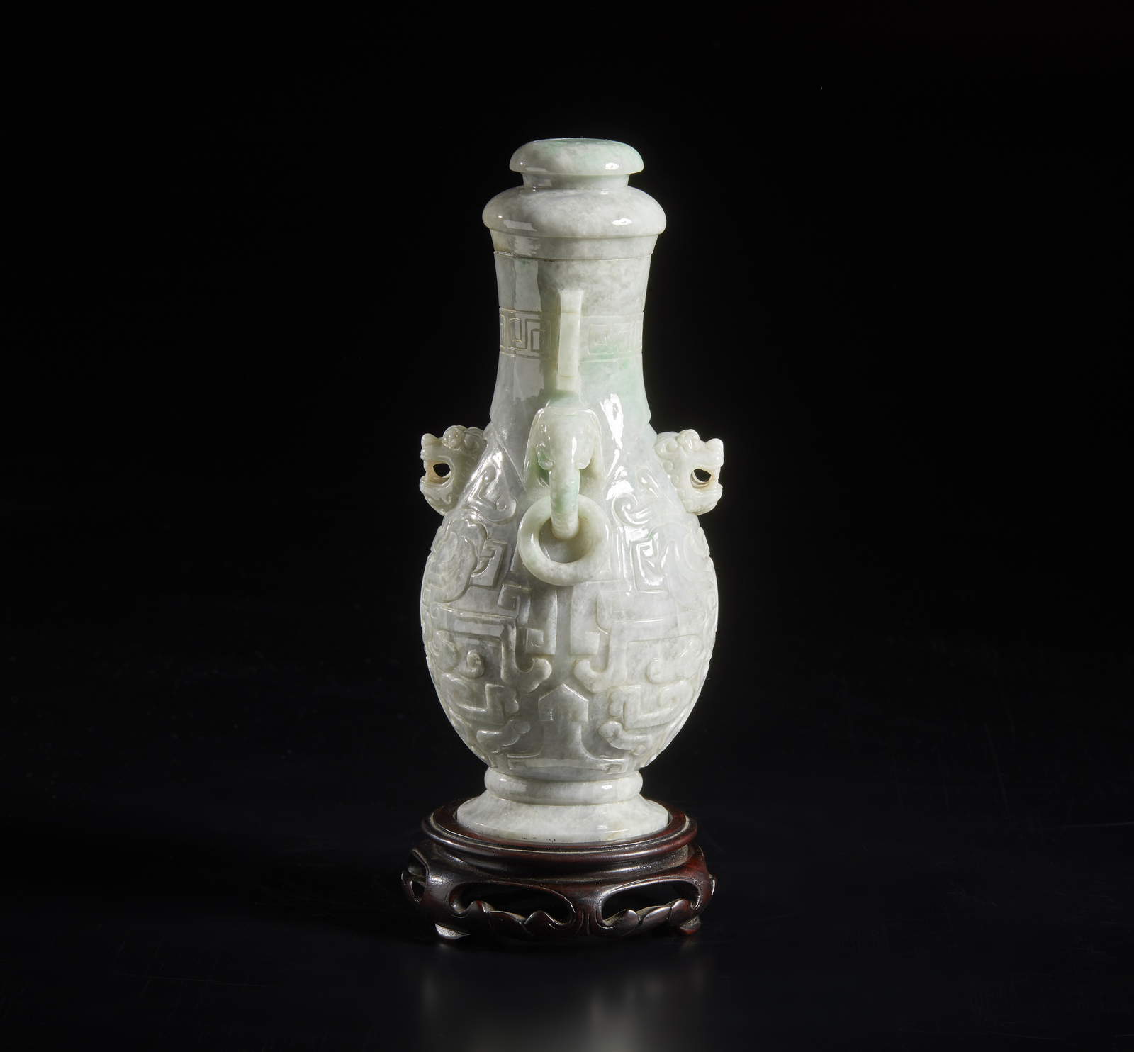 Arte Cinese A white and green jadeite bottle vase with coverChina, 20th century . - Image 5 of 5