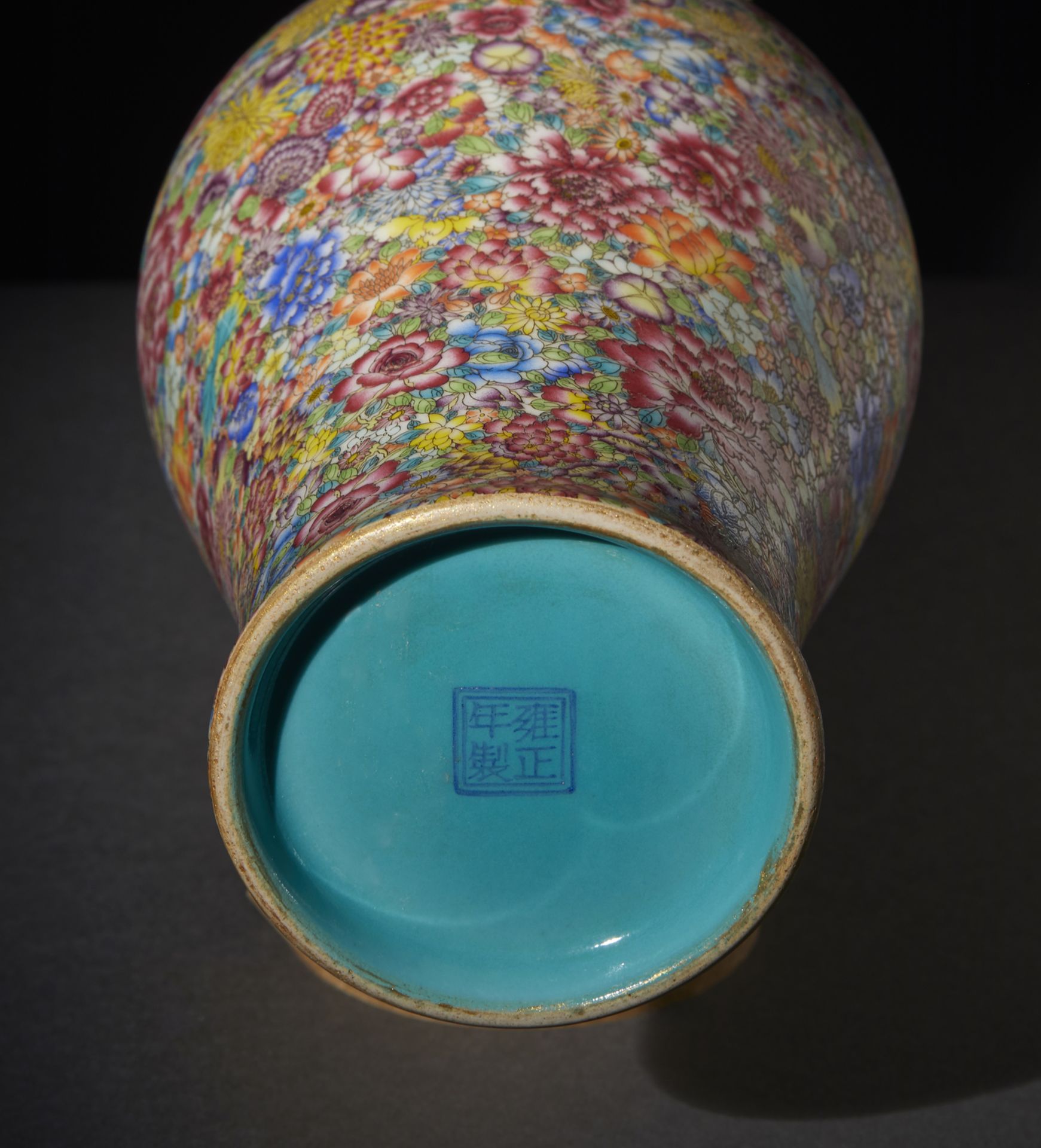 Arte Cinese A millefleur porcelain baluster vase. China, Republic period. - Image 4 of 4