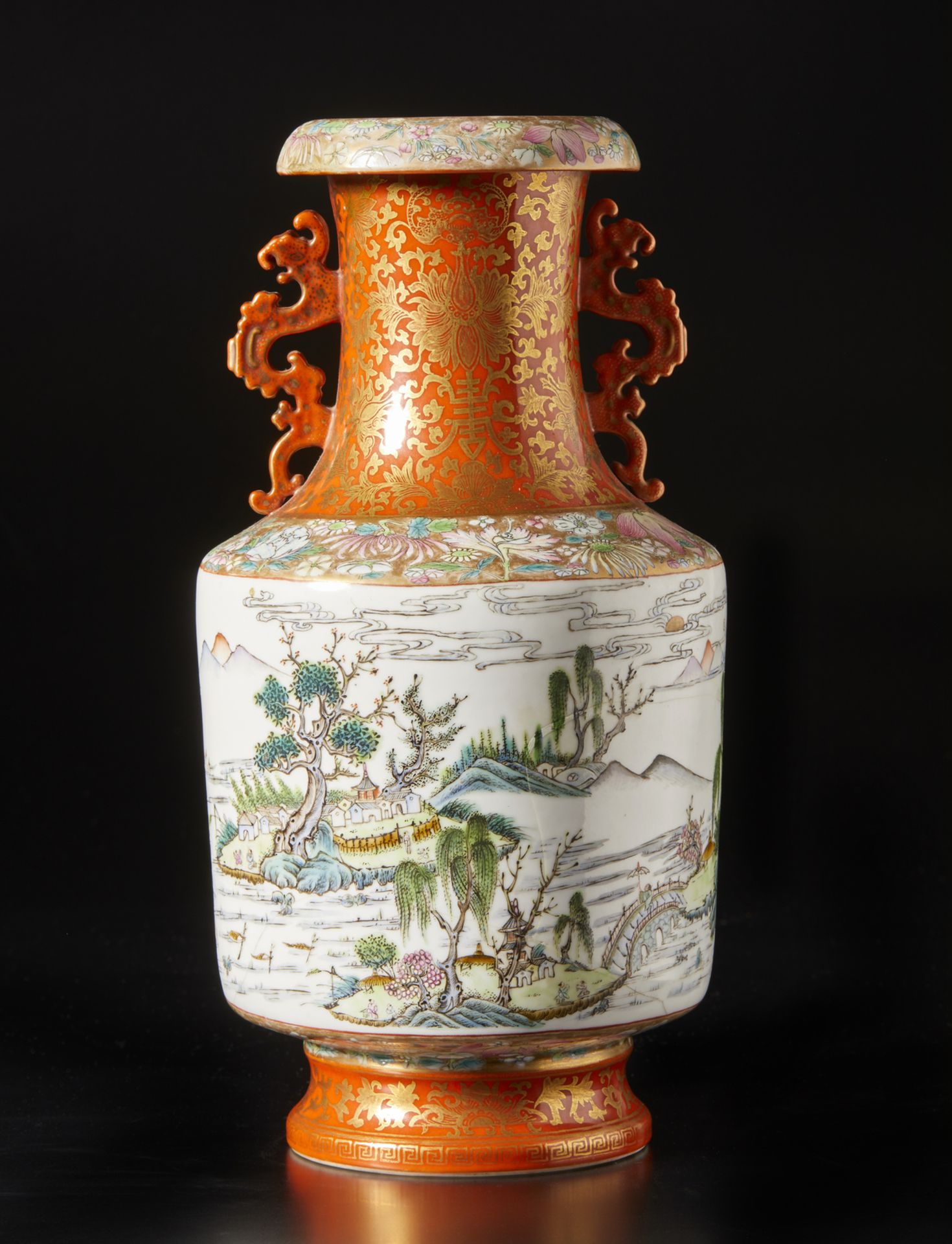 Arte Cinese  A famille rose porcelain vase China, Republic period. - Bild 3 aus 6