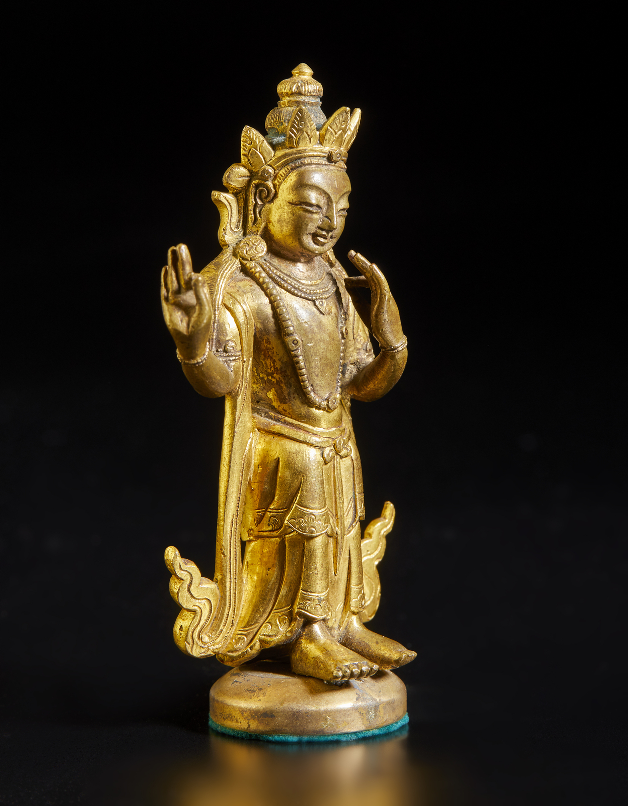 Arte Cinese A gilt bronze figure of standing Guanyin China, Qing dynasty, 18th century . - Image 2 of 3