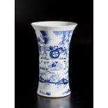 Arte Cinese A blue and white porcelain trumpet vaseChina, Qing dynasty, 18th century .