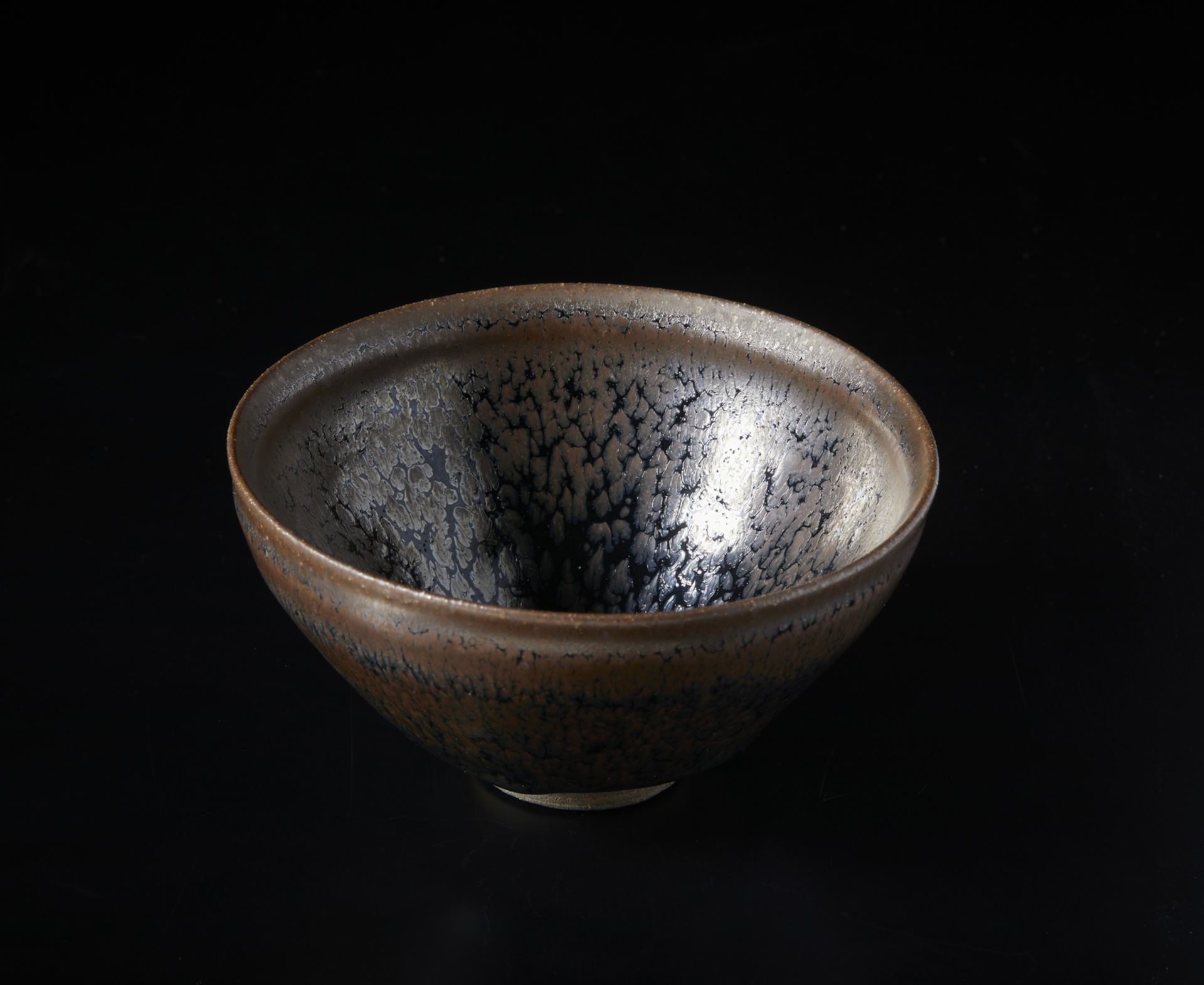 Arte Cinese  A jianyao oil spotted pottery bowlChina, Song dynasty, 12th century . - Bild 2 aus 4