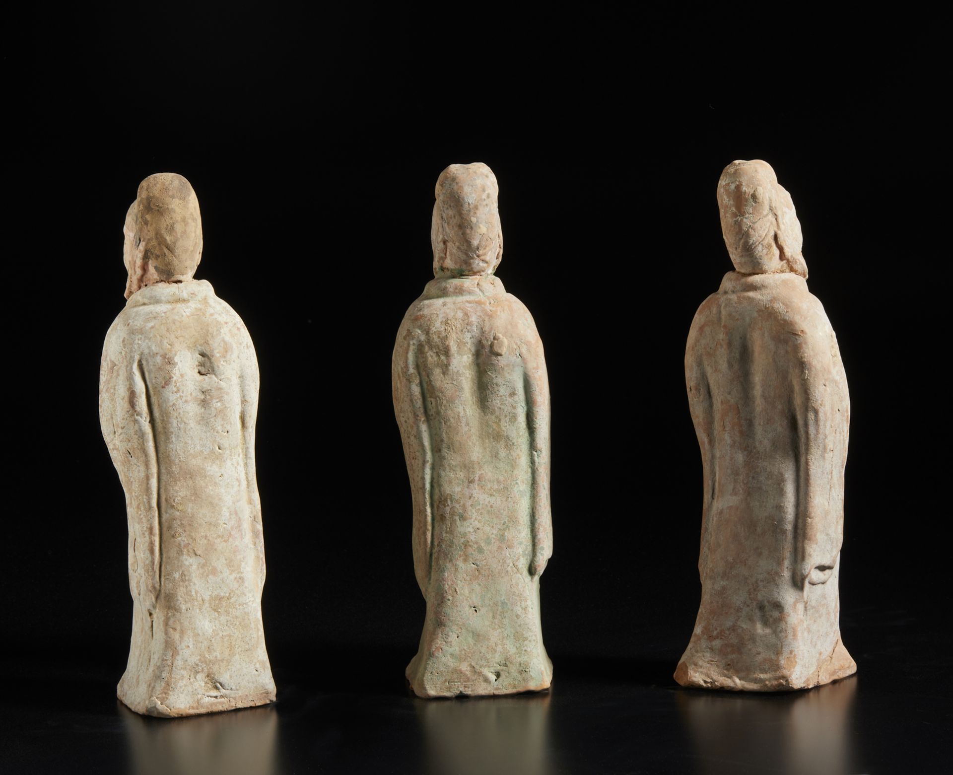 Arte Cinese  A group of three terracotta standing figures China, Tang dynasty, 9th century . - Bild 3 aus 6