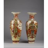 Arte Giapponese A pair of satsuma porcelain vases Japan, 19th century .