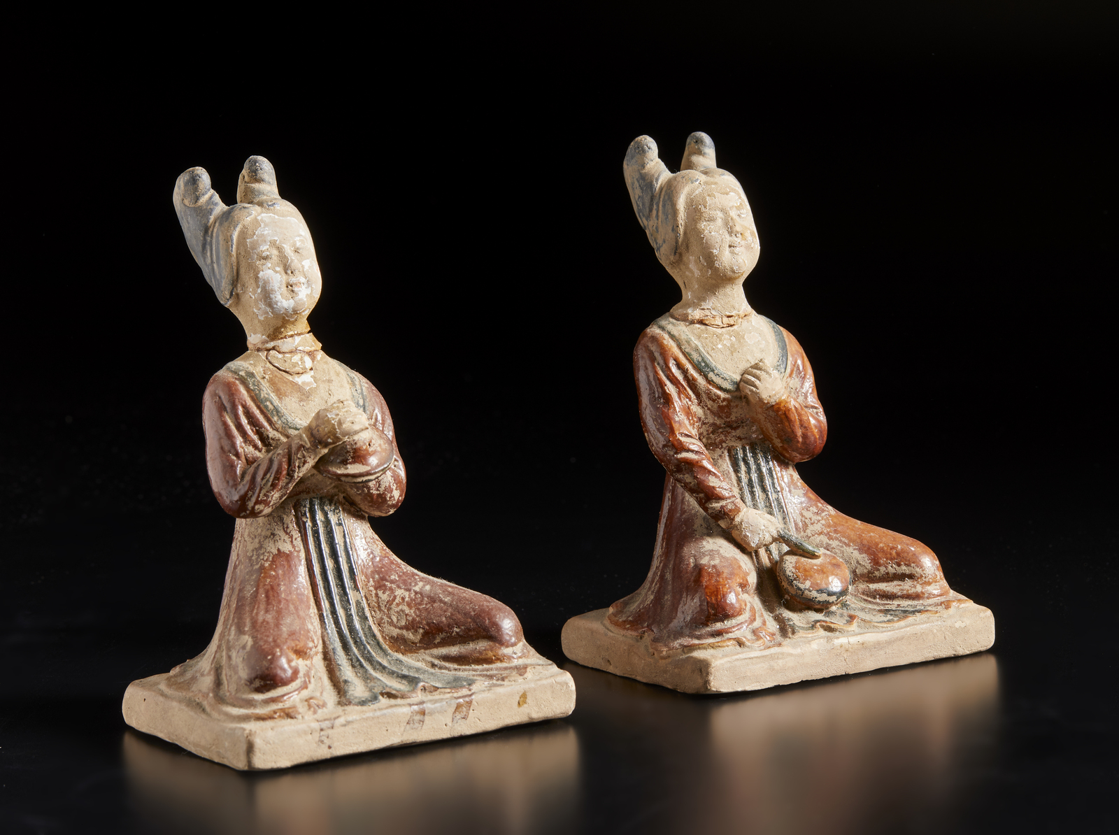 Arte Cinese Two sancai glazed terracotta figures.China, Tang dynasty, 9th century.