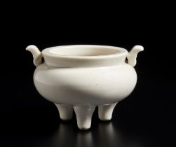 Arte Cinese A Blanc di Chine porcelain tripod censerChina, Qing dynasty, 18th century .