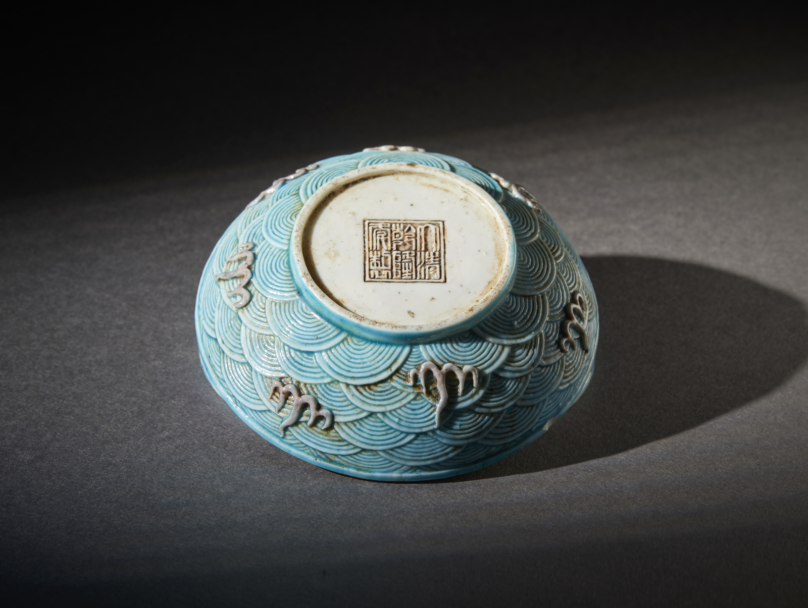 Arte Cinese A porcelain round box and cover decorated with a dragon. China, Qing dynasty, Qianlong - Image 5 of 5