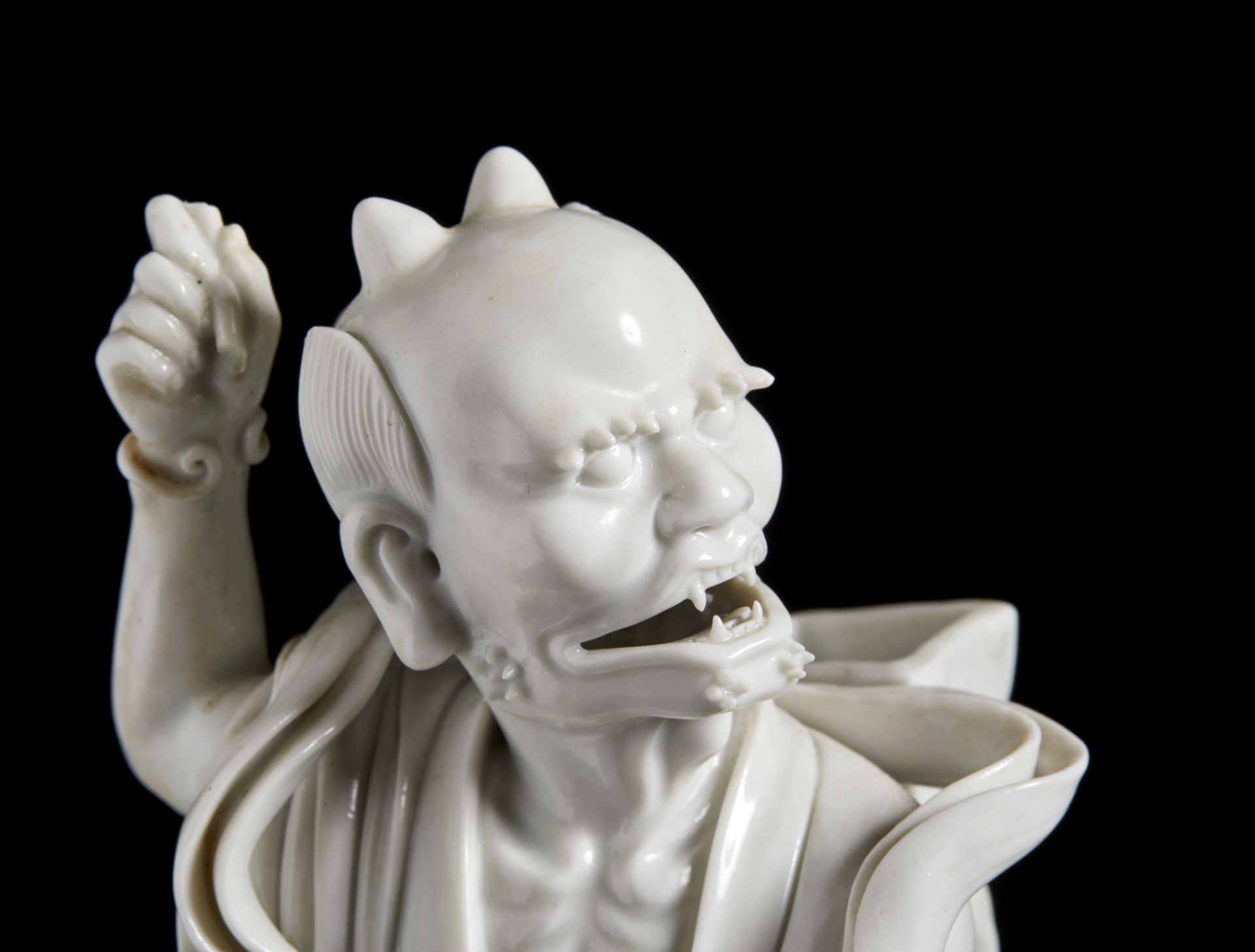 Arte Cinese  A Dehua porcelain of demon China, 19th century. - Bild 3 aus 4
