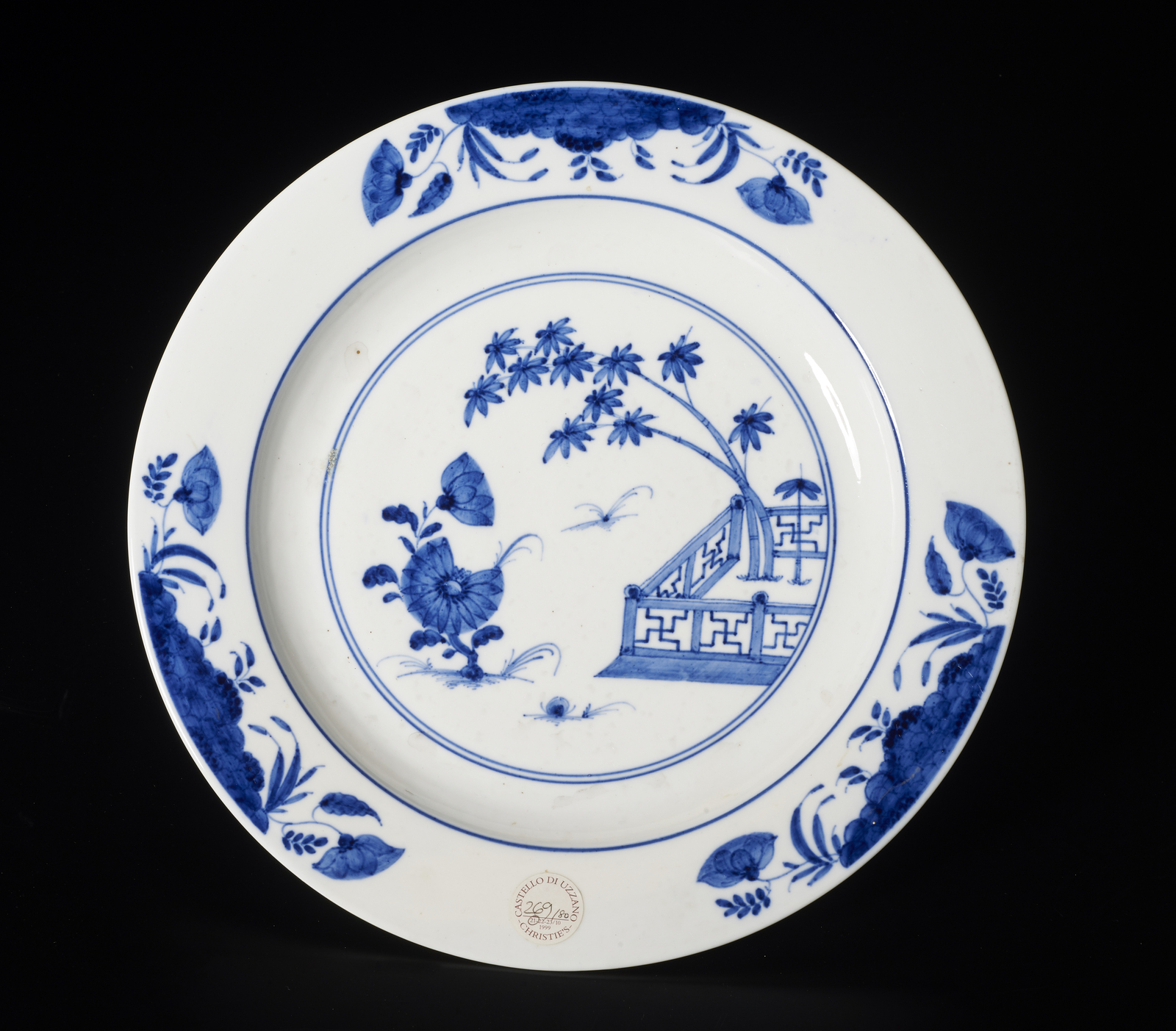 Arte Cinese Three large blue and white porcelain dishesCina, Qing, Kangxi period, 17th/18th century - Image 4 of 7