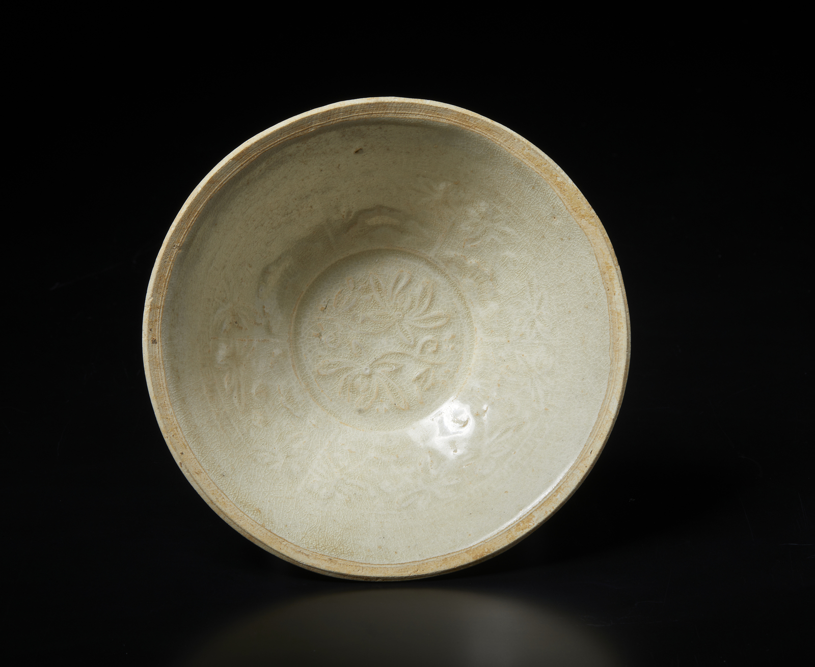 Arte Cinese A qingbai moulded bowlChina, Song dynasty, XII secolo. - Image 2 of 3