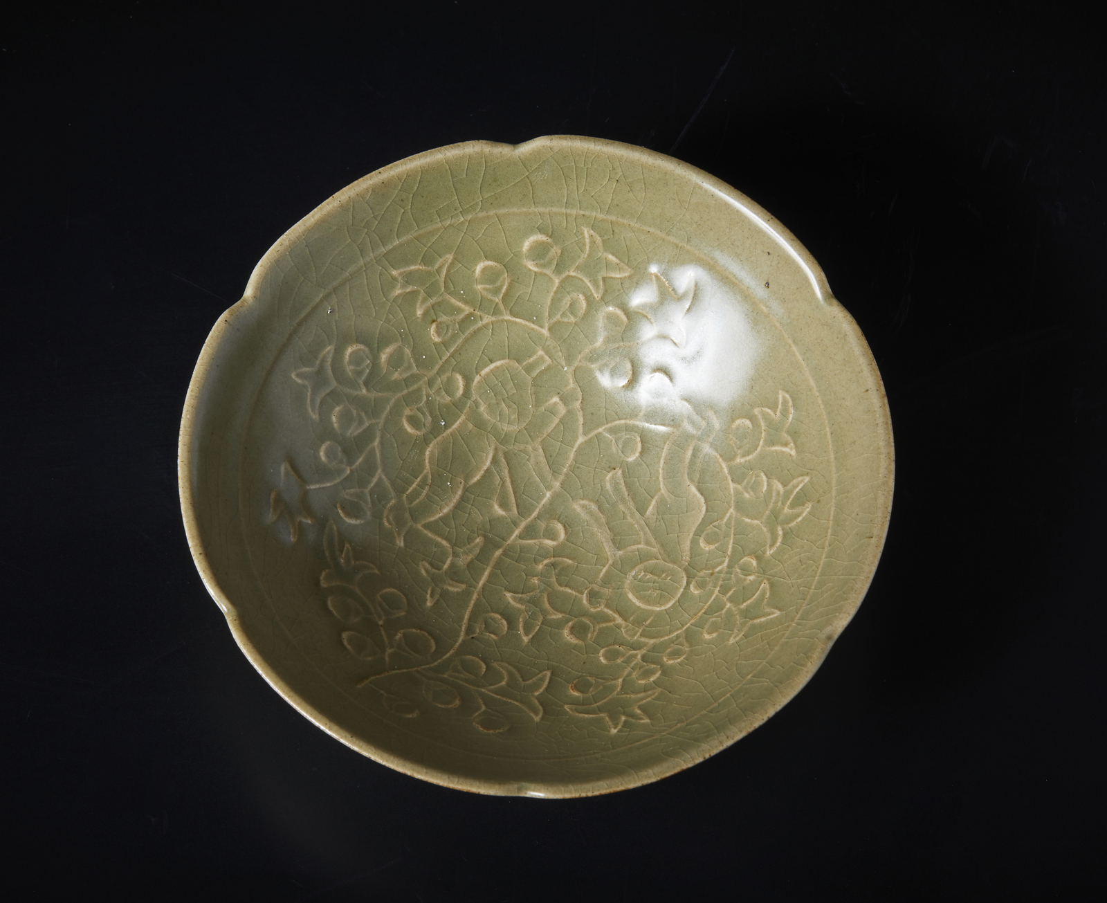 Arte Cinese A celadon glazed pottery Yaozhou bowl China, 20th century. - Image 2 of 3