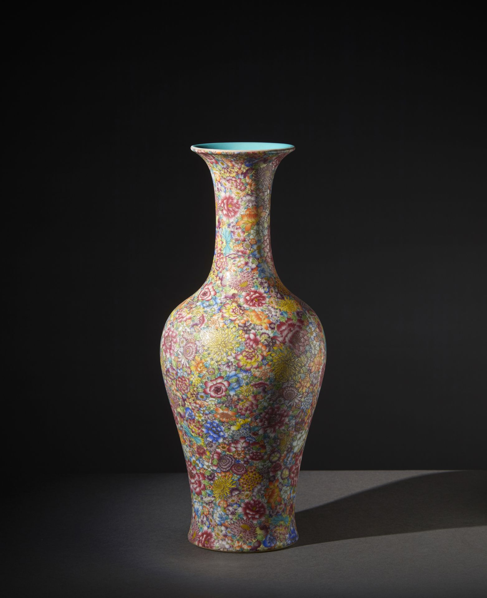 Arte Cinese A millefleur porcelain baluster vase. China, Republic period. - Image 2 of 4