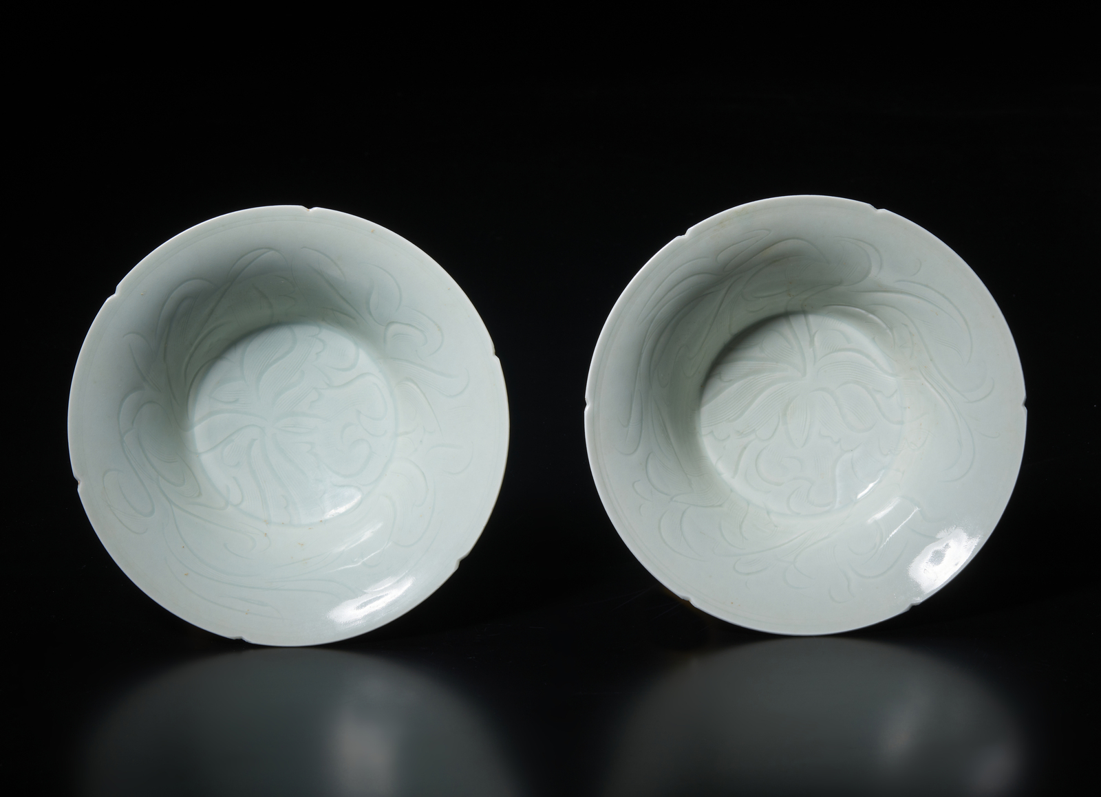 Arte Cinese A pair of bell-shaped qingbai bowlsChina, early 20th century. - Image 2 of 3