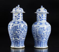 Arte Cinese Two large blue and white porcelain balauster vases and covers, decorated with dragons a