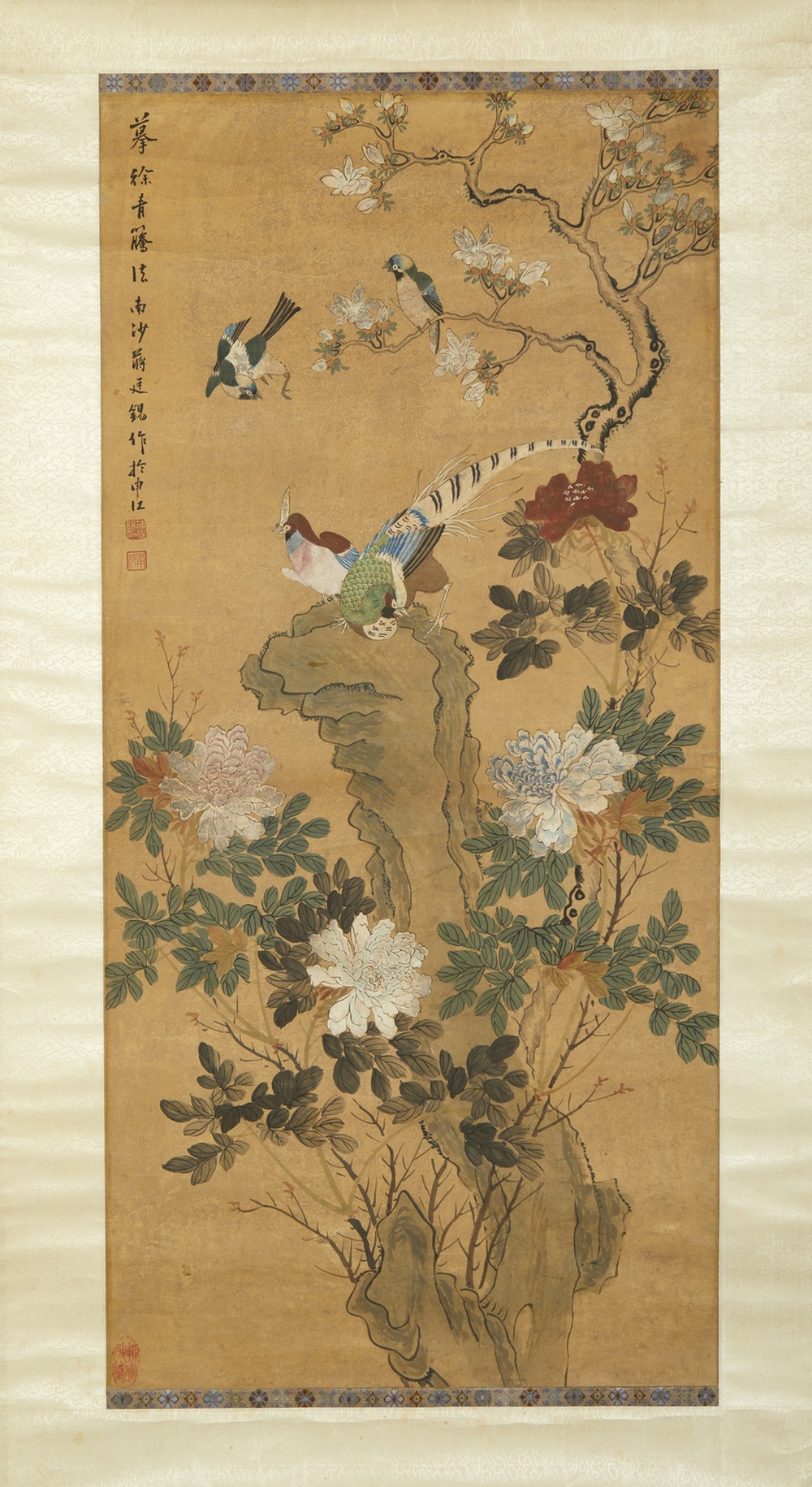 Arte Cinese A scroll painting depicting pheasants on rocks and flowers China, Qing dynasty, 19th ce