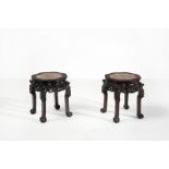 Arte Cinese A pair of wooden stools with pink marble top China, Qing dynasty, 19th century .