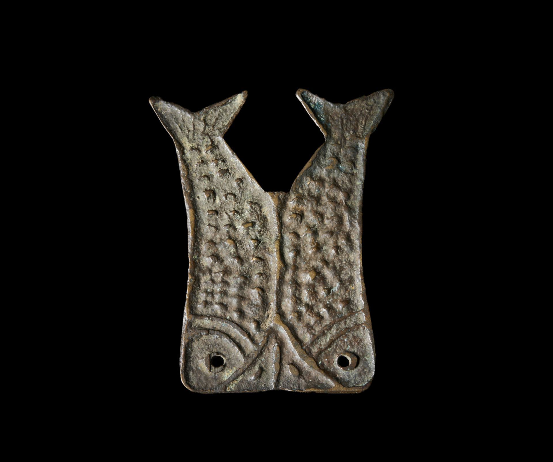 Arte Cinese A bronze pendant depicting two fishesChina, Qing, 19th century. - Image 2 of 2