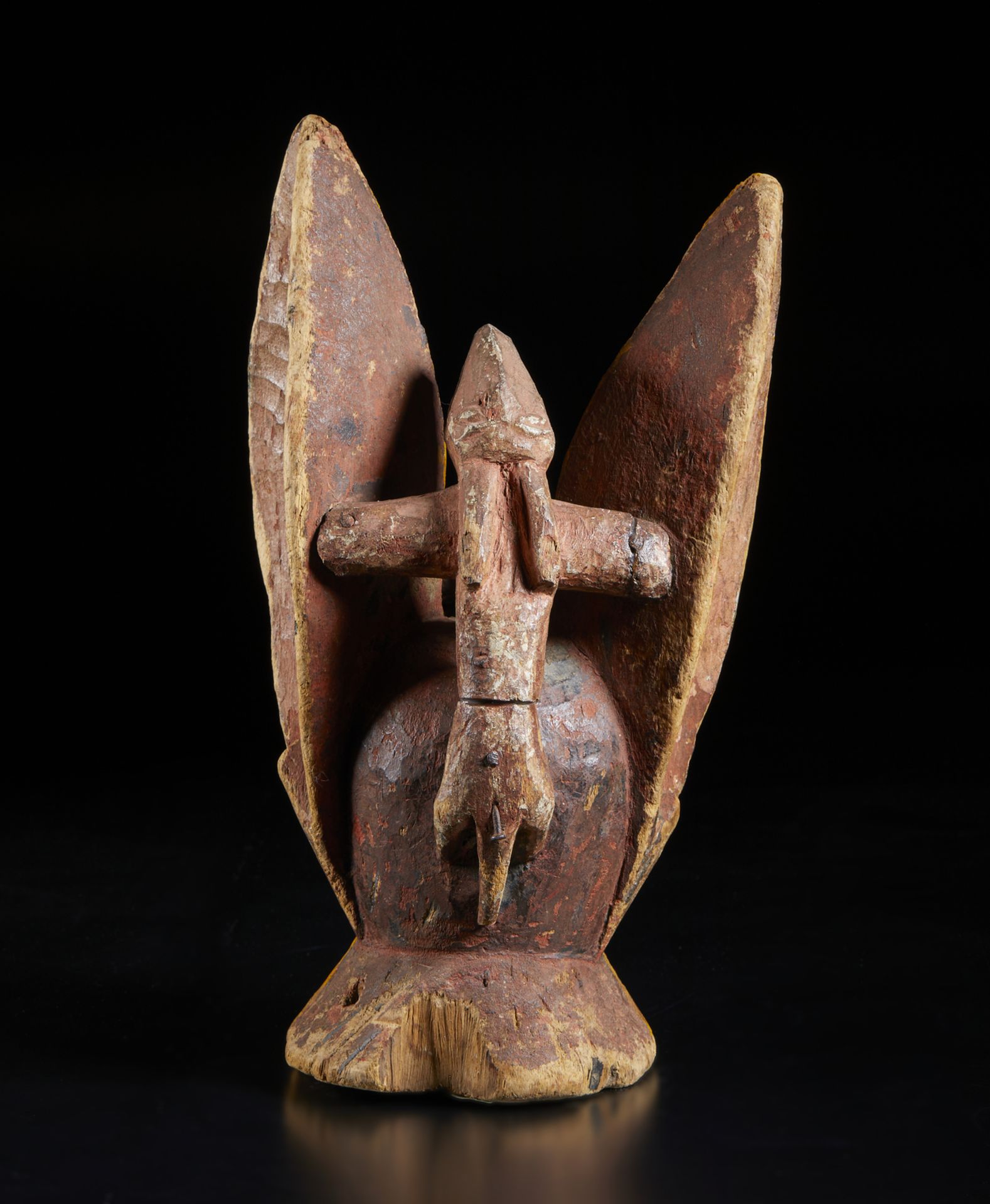 Arte africana Nigeria, Yoruba. Apasa crest mask. Wood and pigments. . - Image 4 of 5