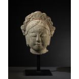 Arte Cinese A sandstone female head.China, Tang dynasty.