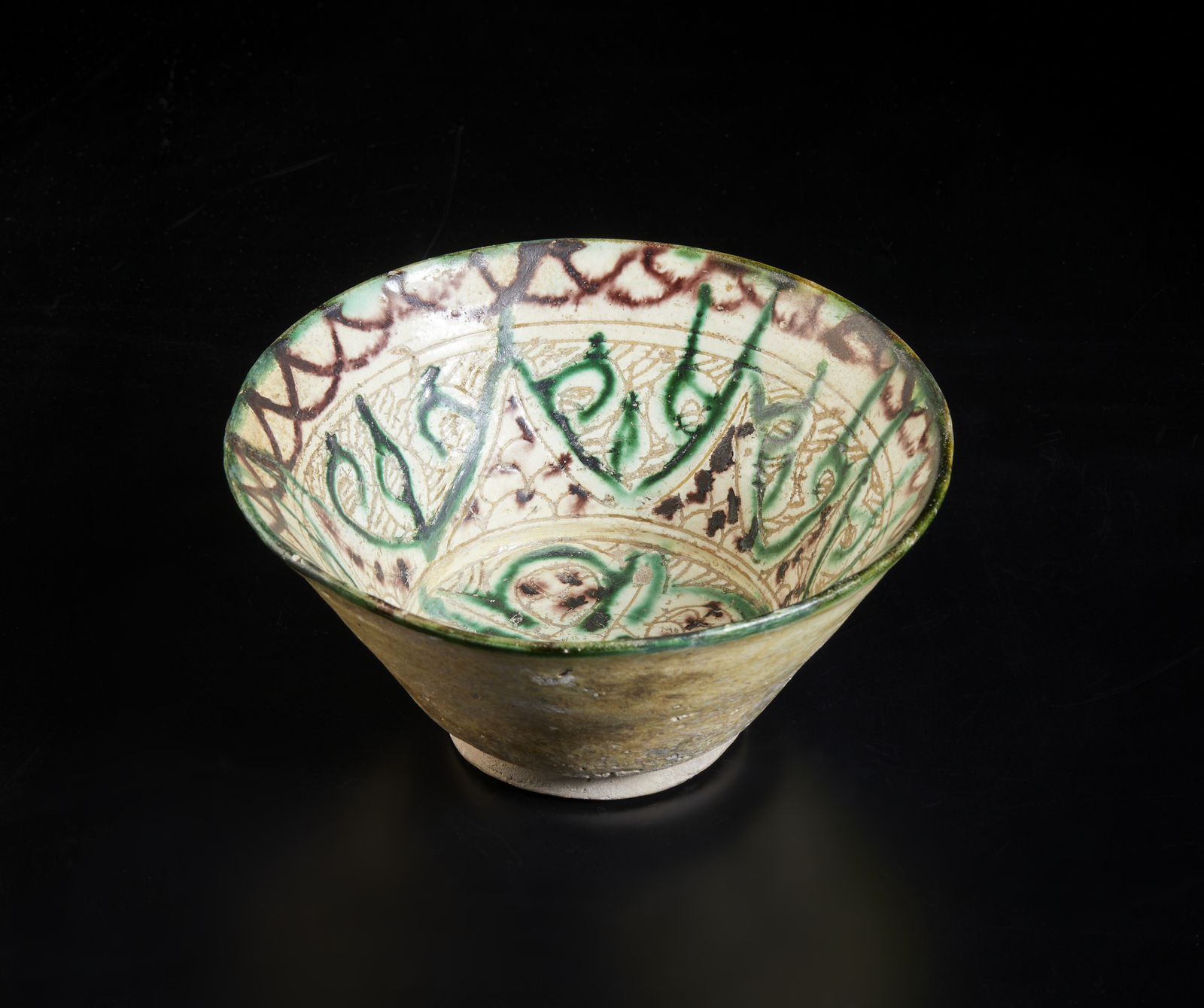 Arte Islamica A terracotta bowl with incised decoration Afghanistan, Bamiyan, 12 - 13th century . - Image 2 of 4