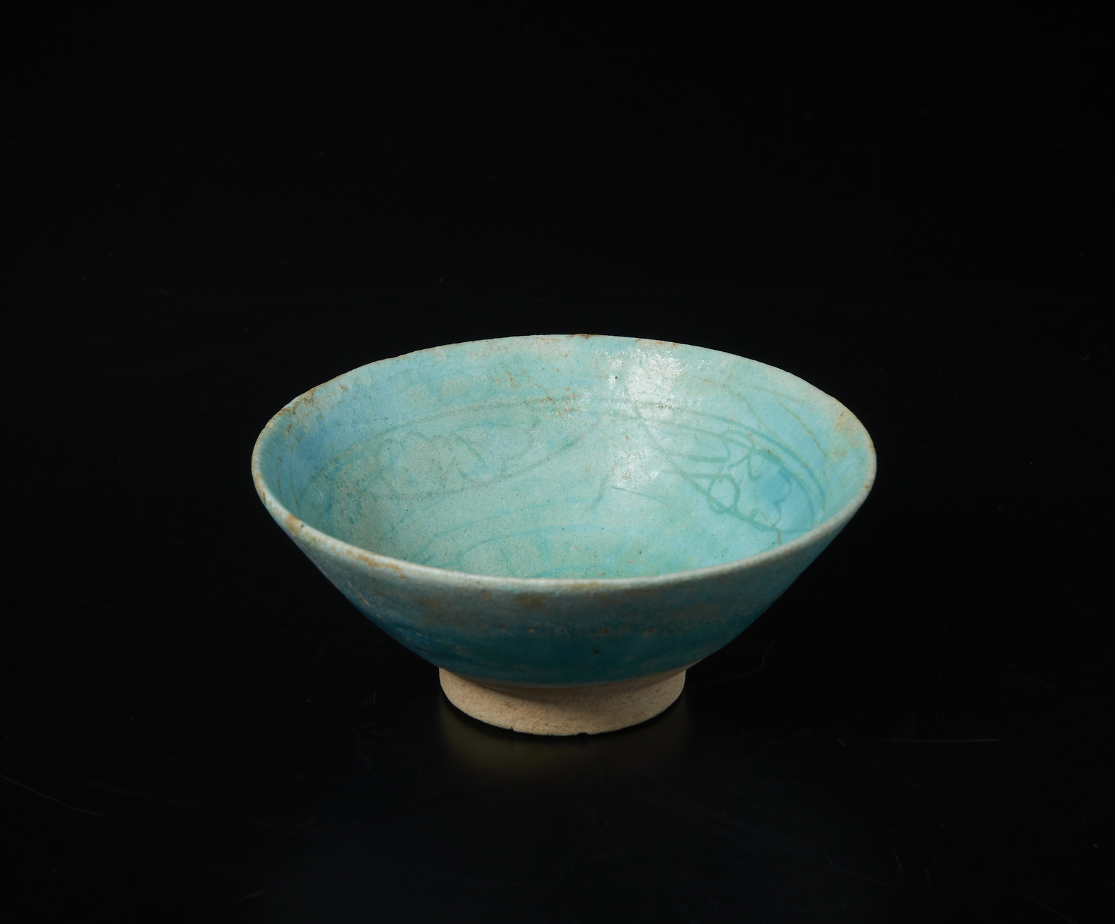 Arte Islamica A monochrome turquoise glazed fritware bowl Eastern Iranian world, possibly Bamiyan,