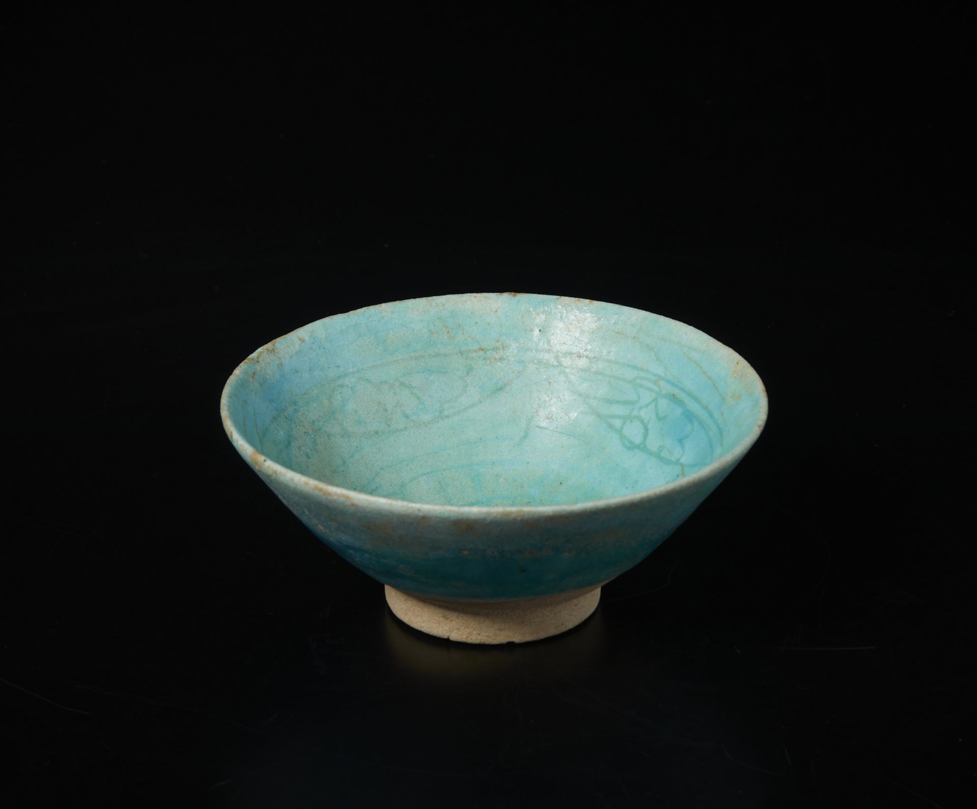 Arte Islamica A monochrome turquoise glazed fritware bowl Eastern Iranian world, possibly Bamiyan,