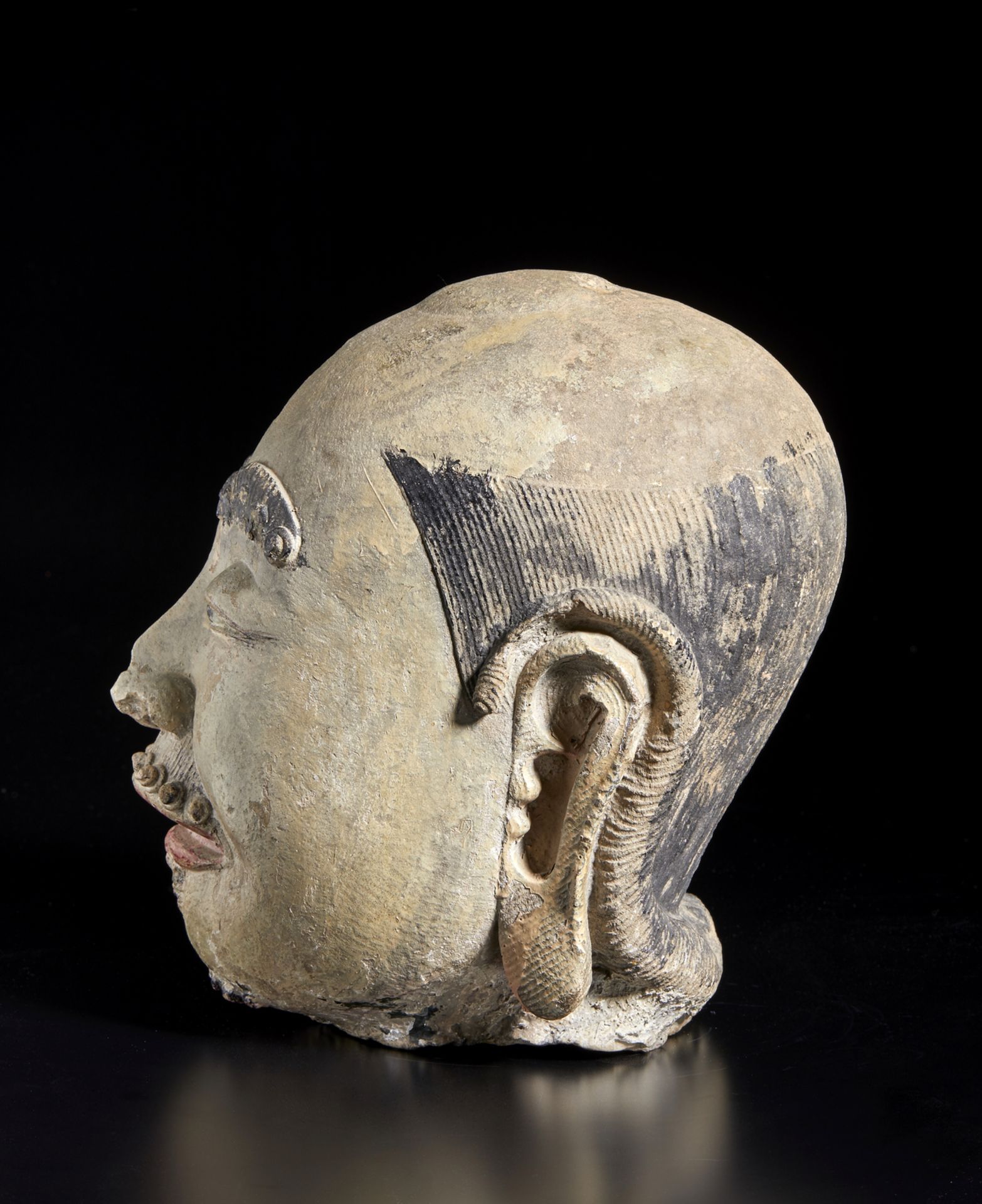 Arte Cinese An impressive polychrome sandstone head of a LuohanChina, Ming dynasty or earlier. - Image 5 of 5