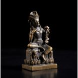 Arte Indiana A bronze figure of seated Avalokitesvara Northern India or Kashmir, 20th century .