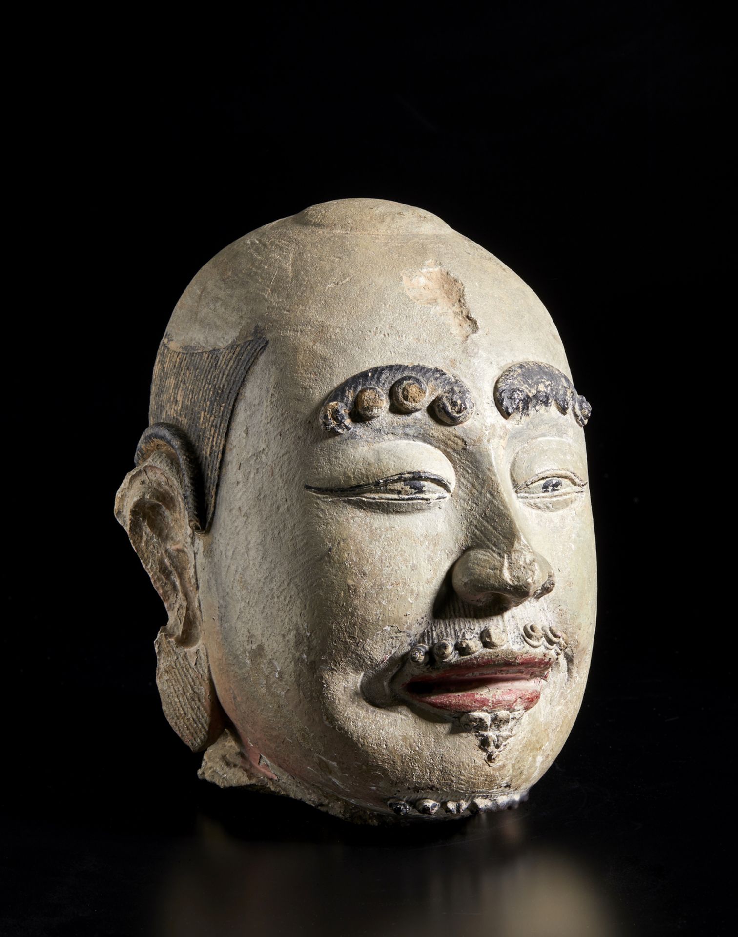 Arte Cinese An impressive polychrome sandstone head of a LuohanChina, Ming dynasty or earlier. - Image 2 of 5