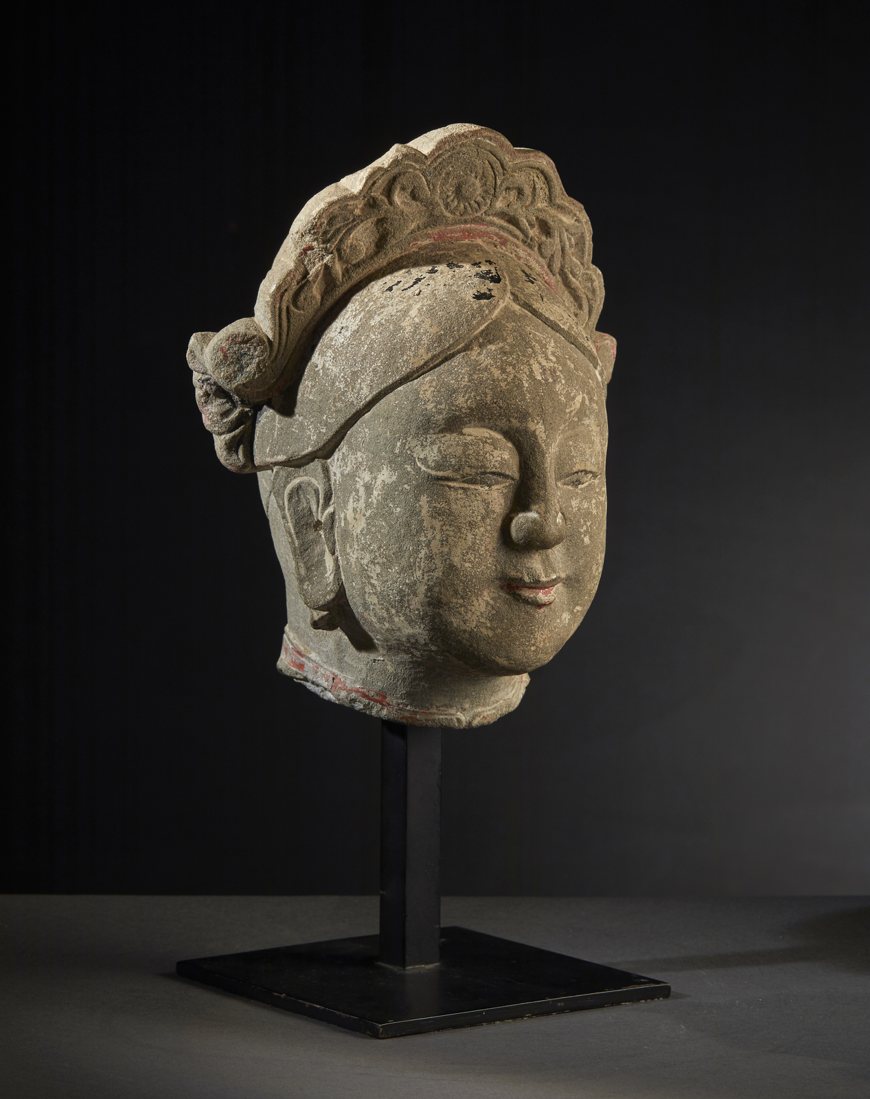 Arte Cinese A sandstone female head.China, Tang dynasty. - Image 5 of 5