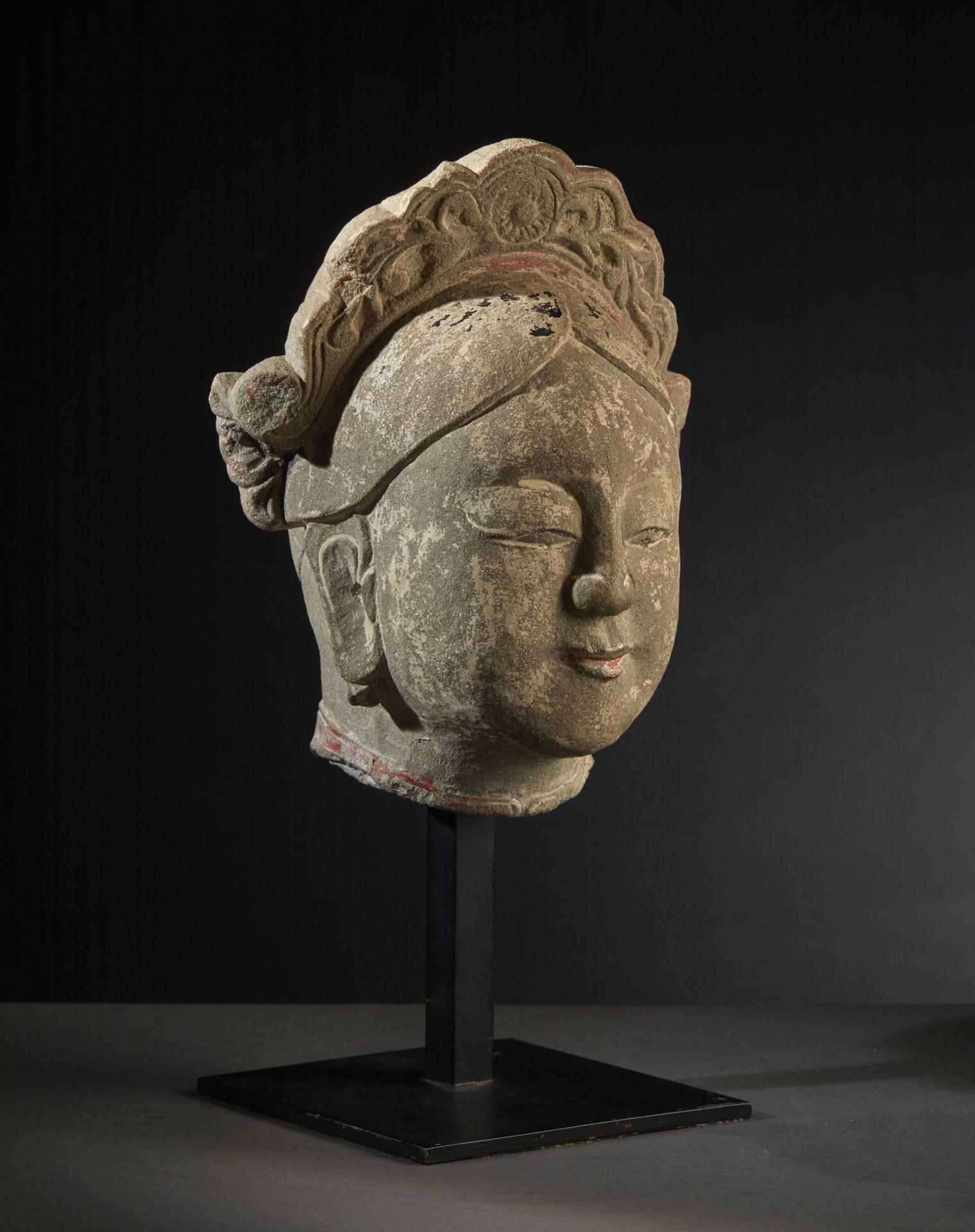 Arte Cinese A sandstone female head.China, Tang dynasty. - Image 5 of 5
