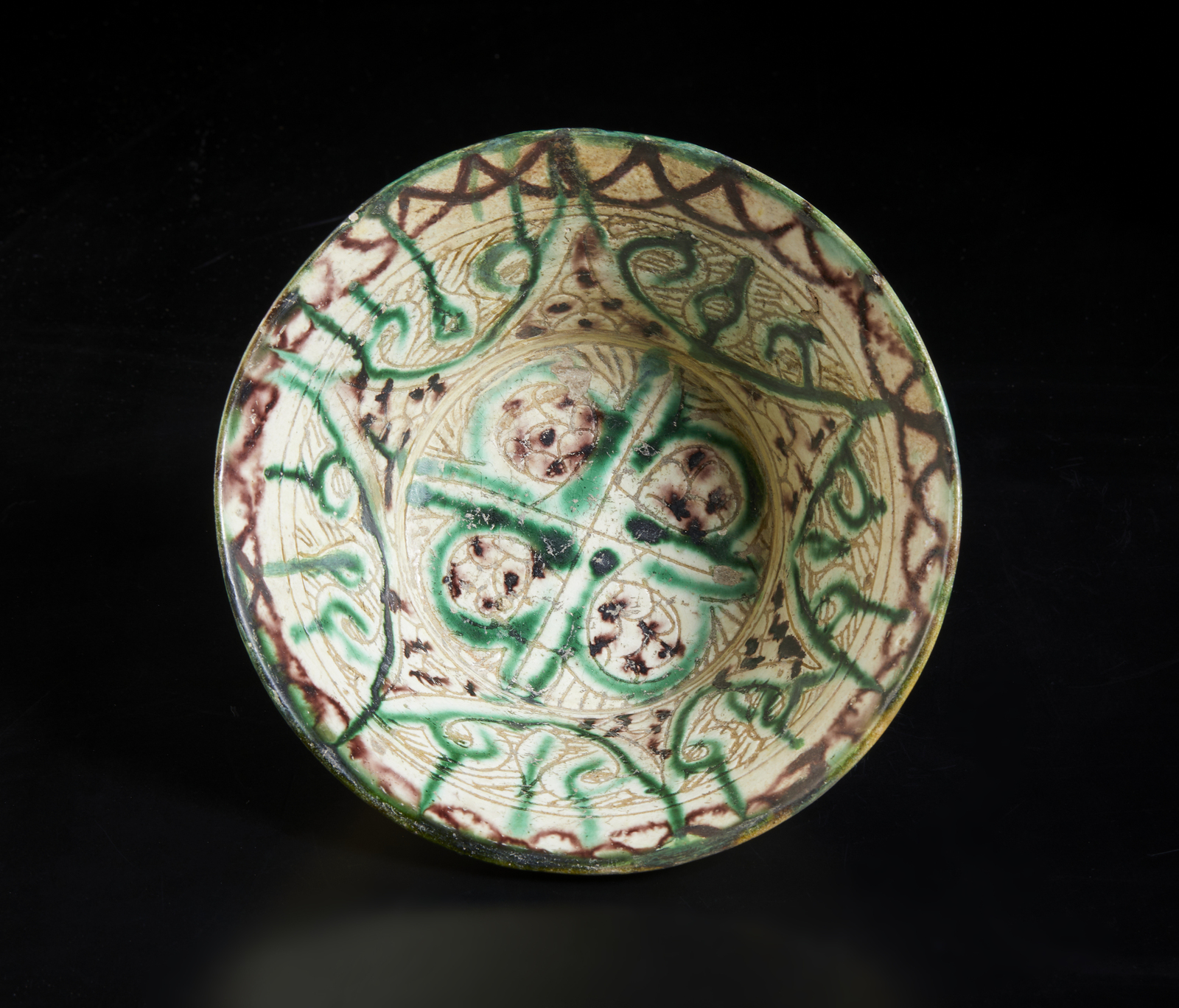 Arte Islamica A terracotta bowl with incised decoration Afghanistan, Bamiyan, 12 - 13th century . - Image 3 of 4