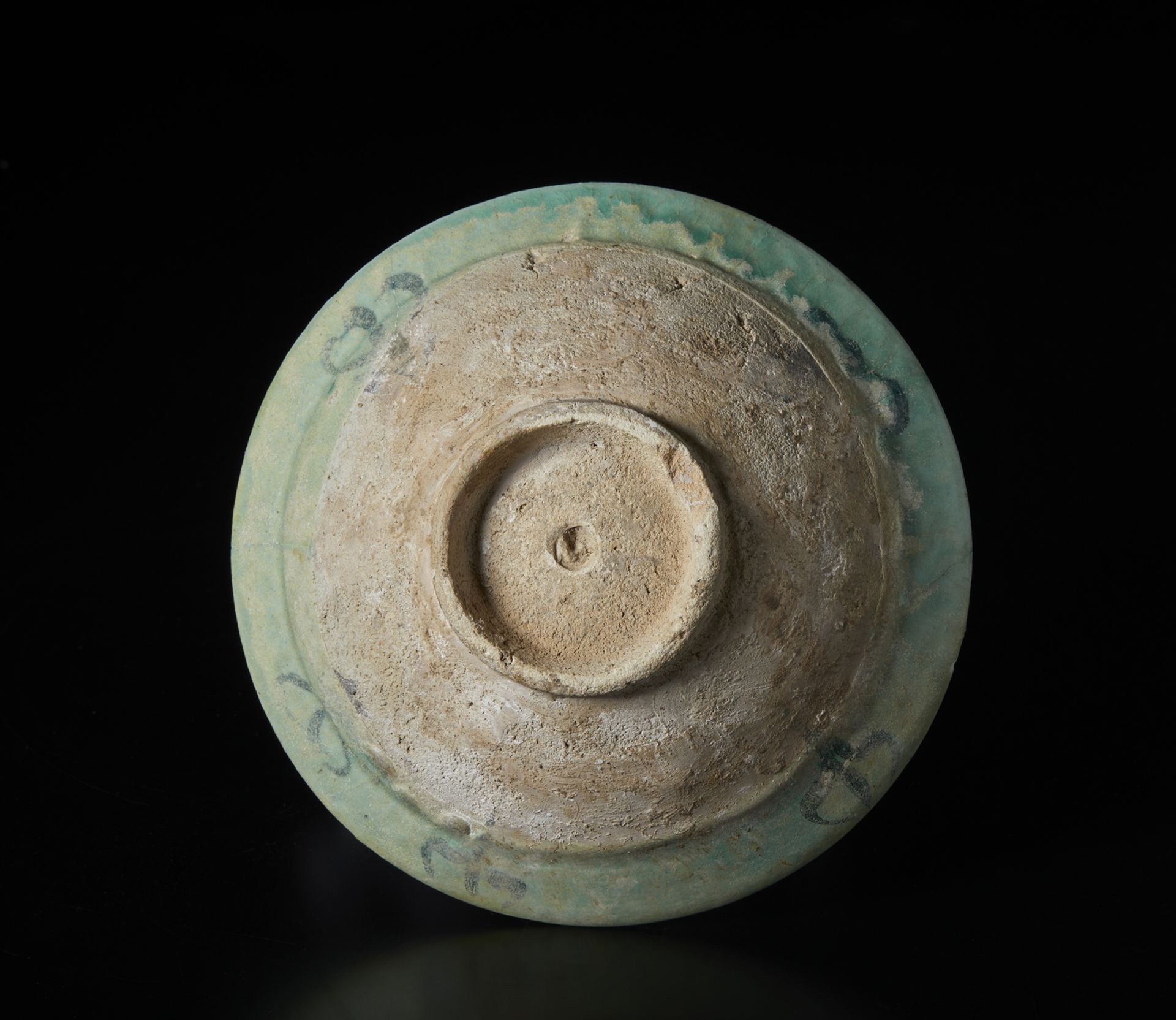 Arte Islamica An underglaze decorated pottery bowl Iran, 12th century . - Image 4 of 4