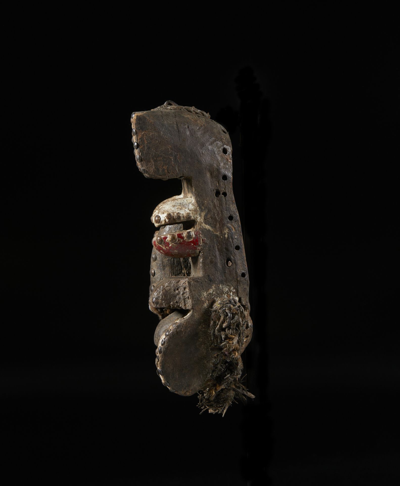 Arte africana Ivory Coast, Gueré Wooden mask.Wood, studs, kaolin, jute . - Image 4 of 4