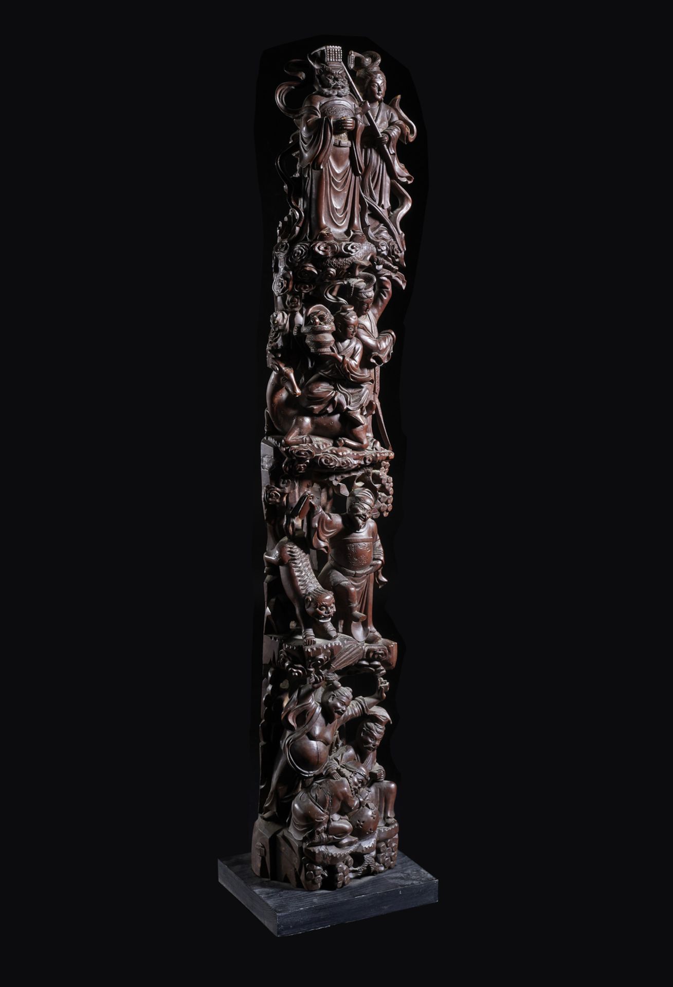 Arte Cinese A large carved hard wood timber depicting a group of Taoist deitiesChina, early 20th ce - Image 2 of 8