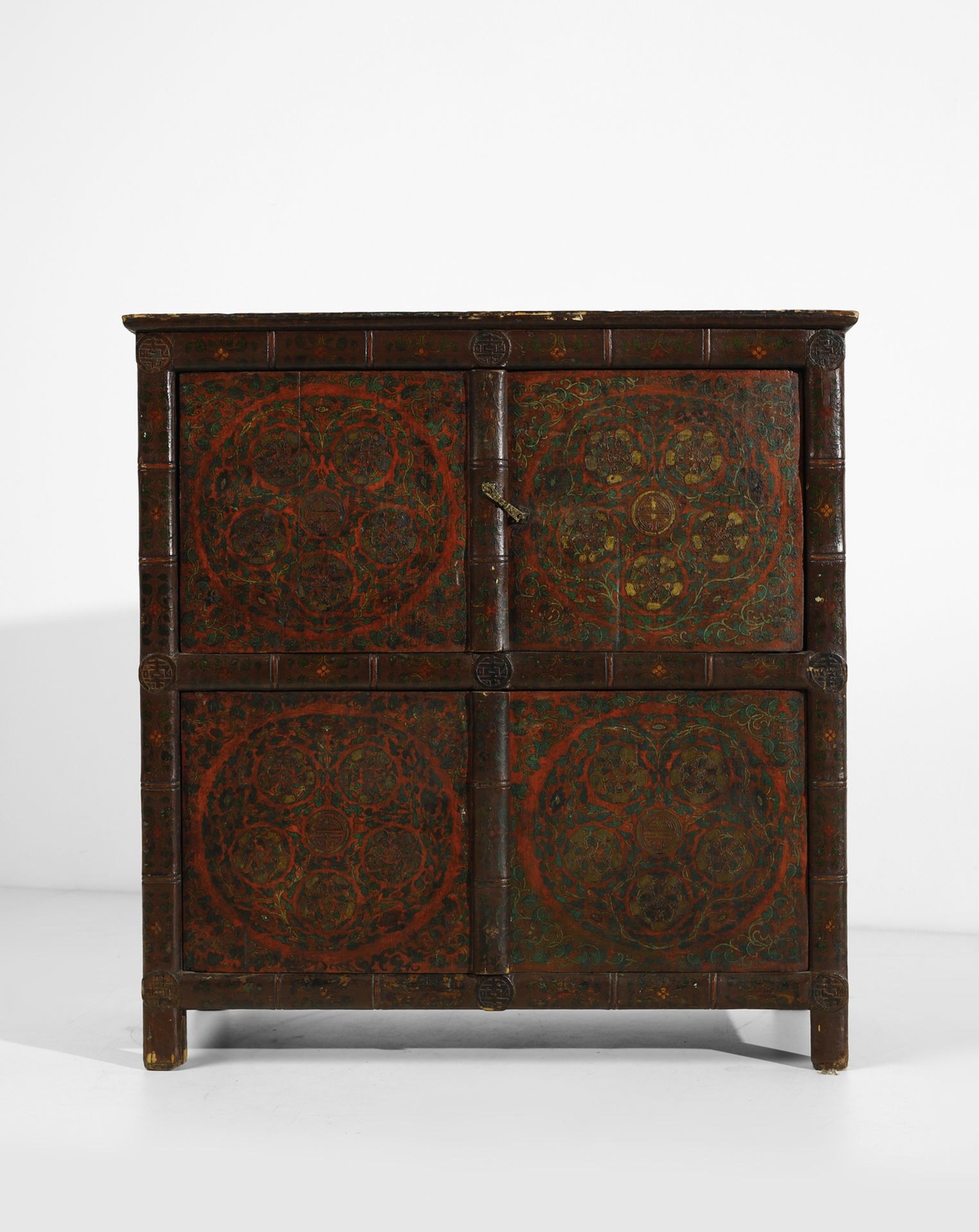 Arte Himalayana A wooden polychrome furniture with brass hinges Tibet, 19th-20th century . - Image 4 of 9