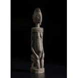 Arte africana Mali, Dogon Antique sculpture of an anthropomorphic figure. Wood with sacrificial cru