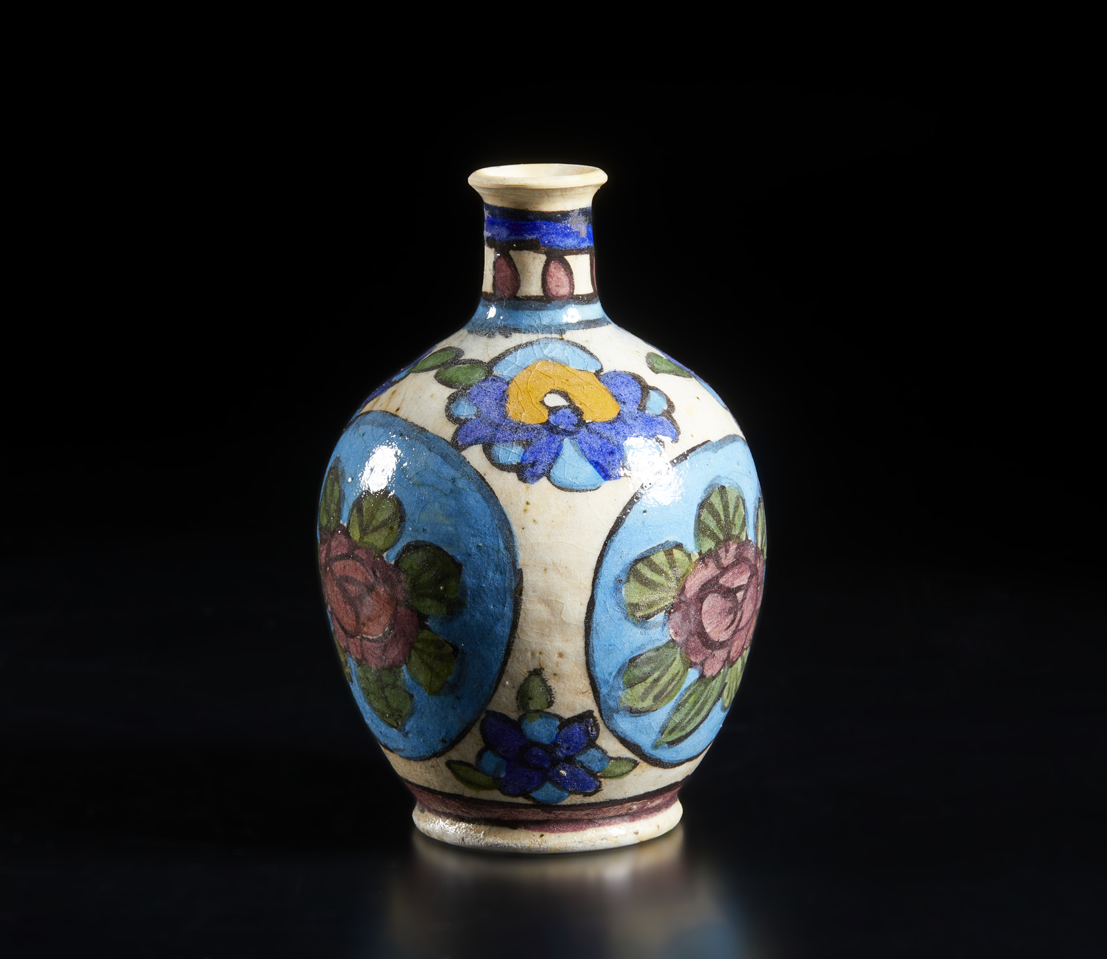 Arte Islamica A pottery bottle vase painted with flowers Iran, 19th-20th century . - Image 2 of 2