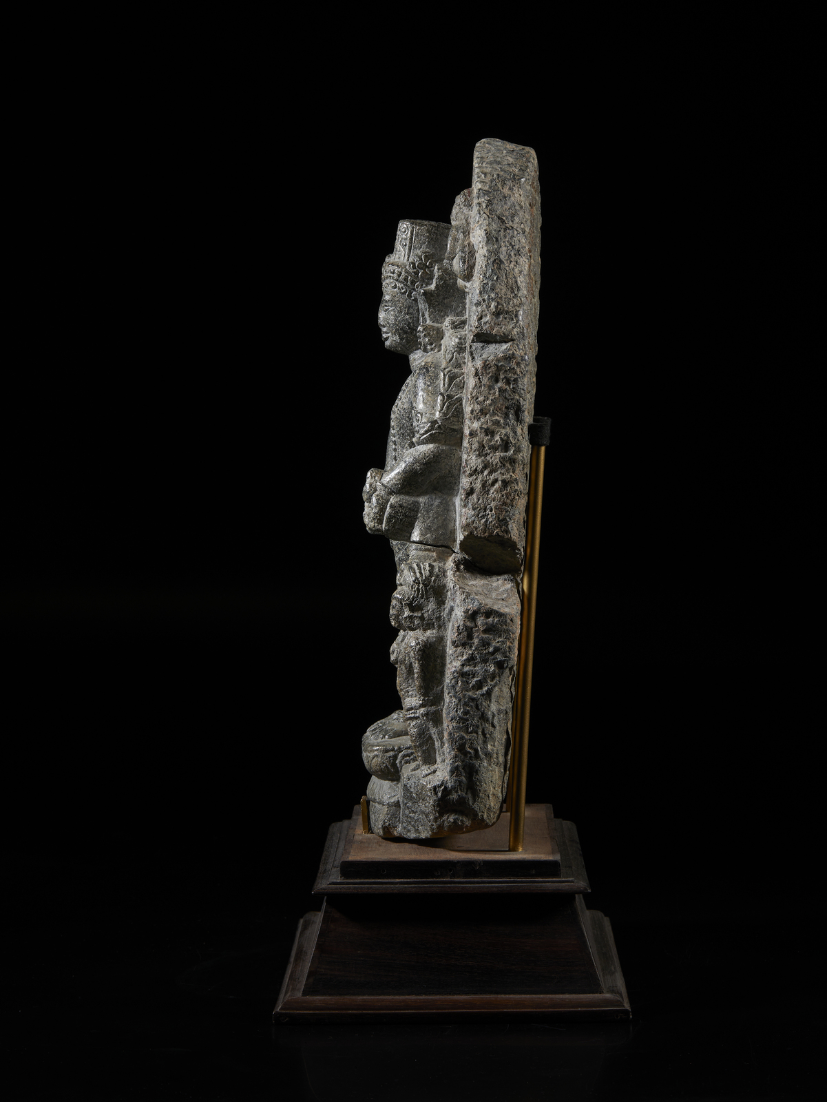 Arte Indiana A black stone stele portraying Lord VishnuNorth-Eastern India, Bihar, Pala period, 11t - Image 3 of 6