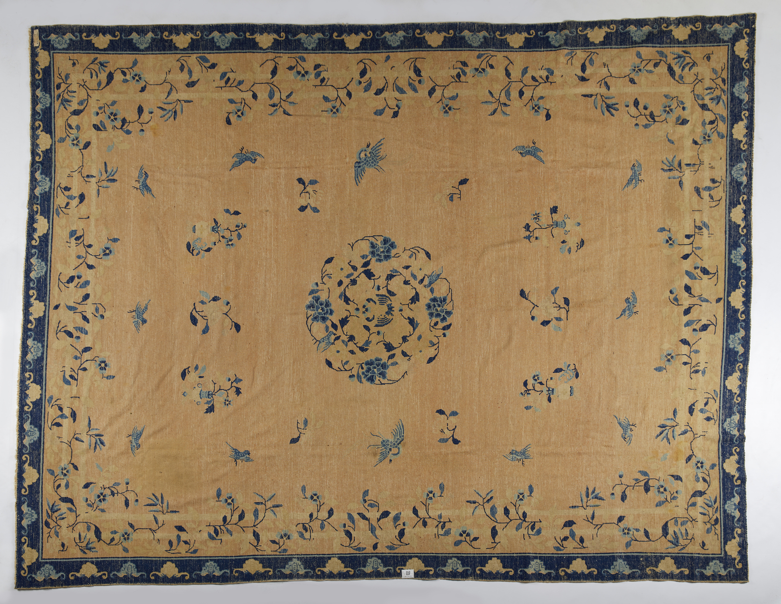 Arte Cinese A large Beijing rug China, late 19th century . - Image 2 of 2