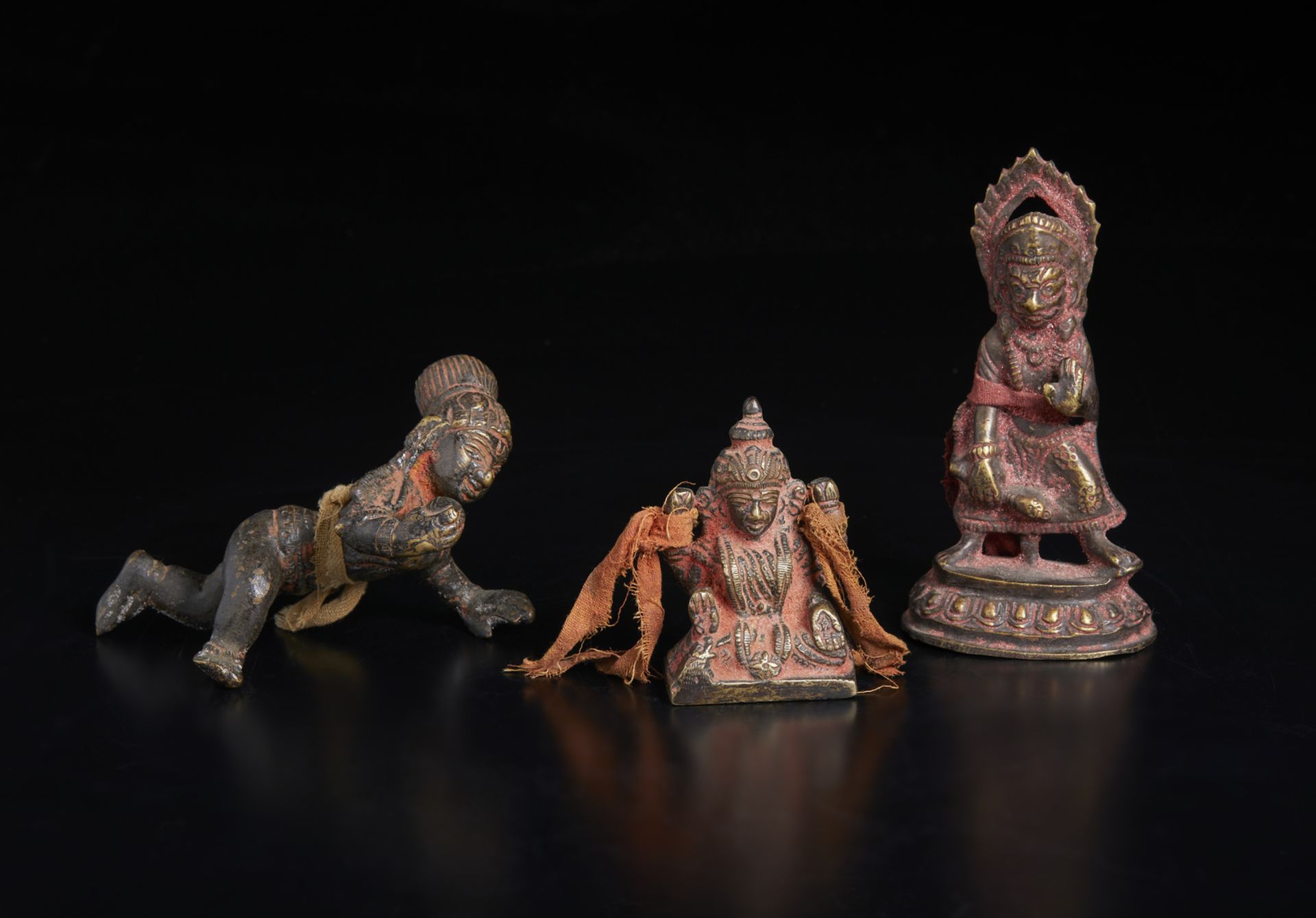 Arte Indiana A group of three devotional bronzes India, early 20th century .