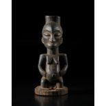 Arte africana Democratic Republic of Congo, Hemba. Janiform magic figure. Wood with dark patina. .